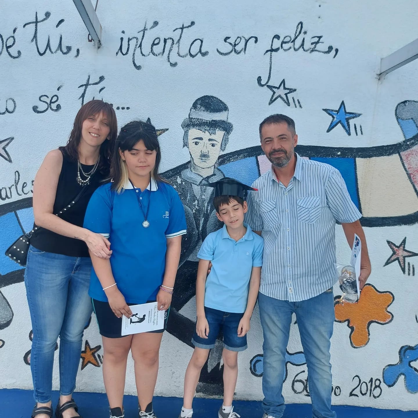 Estela junto a su marido y sus dos hijos