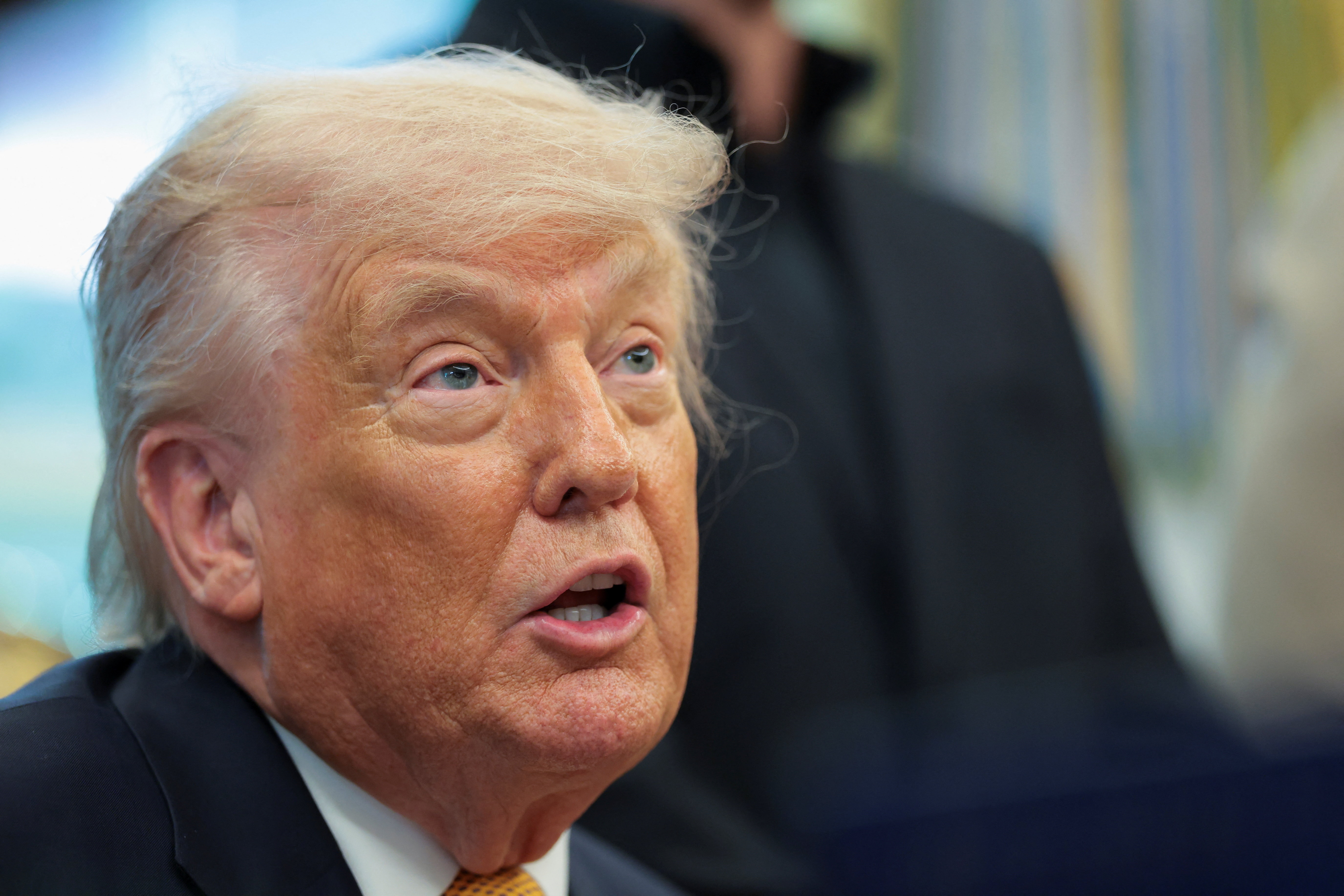 Trump dijo que destructores de Estados Unidos repelieron un ataque iran&iacute; en Ormuz y advirti&oacute; con una respuesta 