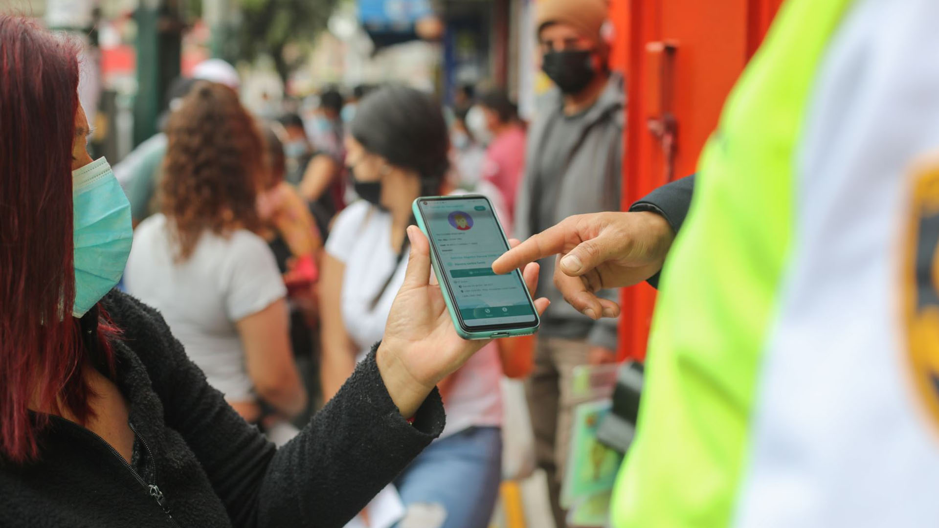 Carné de vacunación continúa siendo obligatorio en centros comerciales y bancos 
(Agencia Andina)