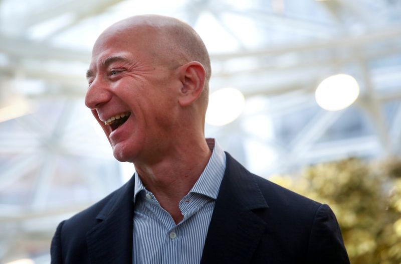 Foto de archivo. El CEO y fundador de Amazon, Jeff Bezos, durante una ceremonia de inauguración en Seattle, Washington, EEUU, 29 de enero de 2018.   REUTERS/Lindsey Wasson