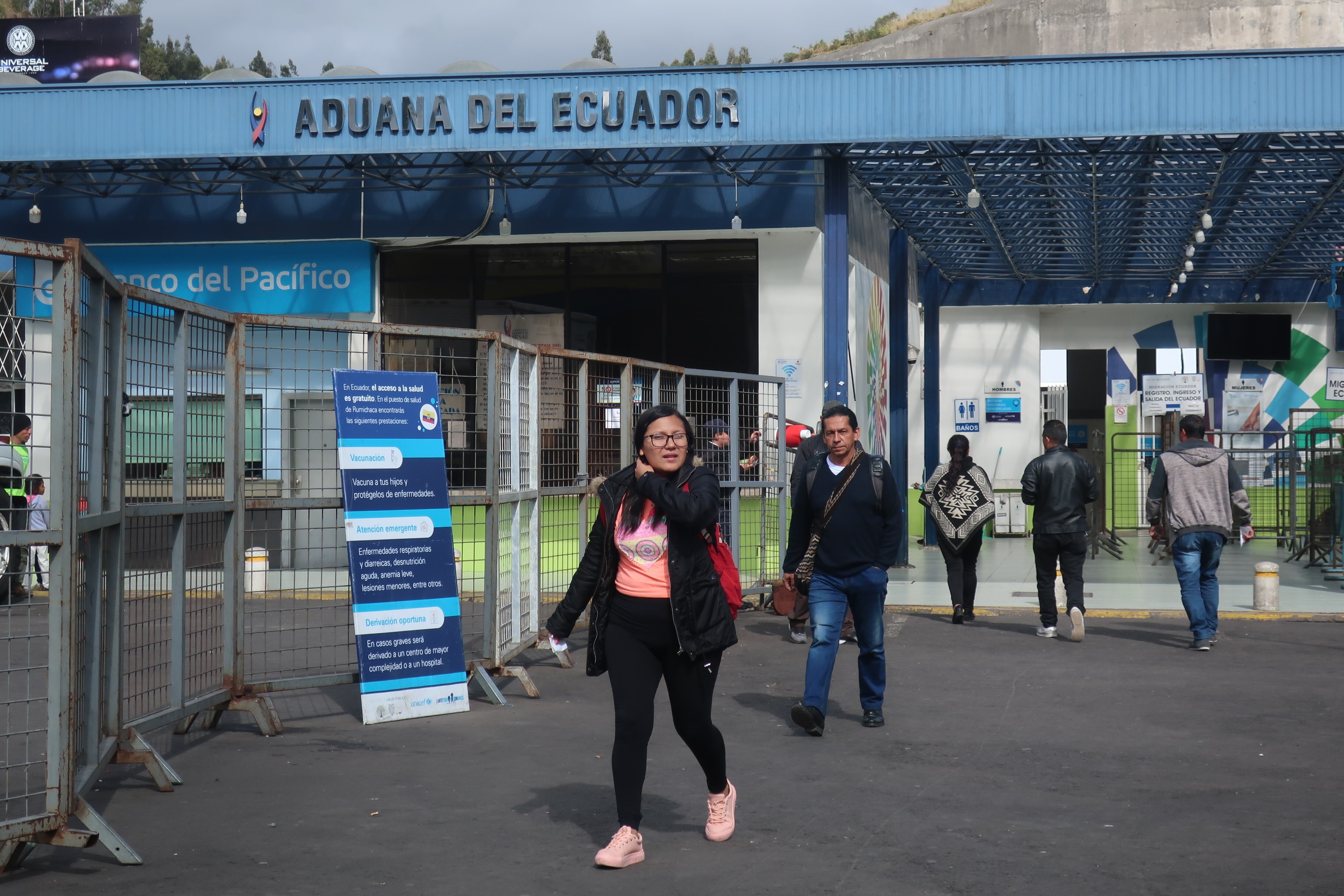 Imagen de archivo del eexterior de la aduana de Ecuador, en el Puente Internacional de Rumichaca, frontera entre Colombia y Ecuador. EFE/ Elías L. Benaroch
