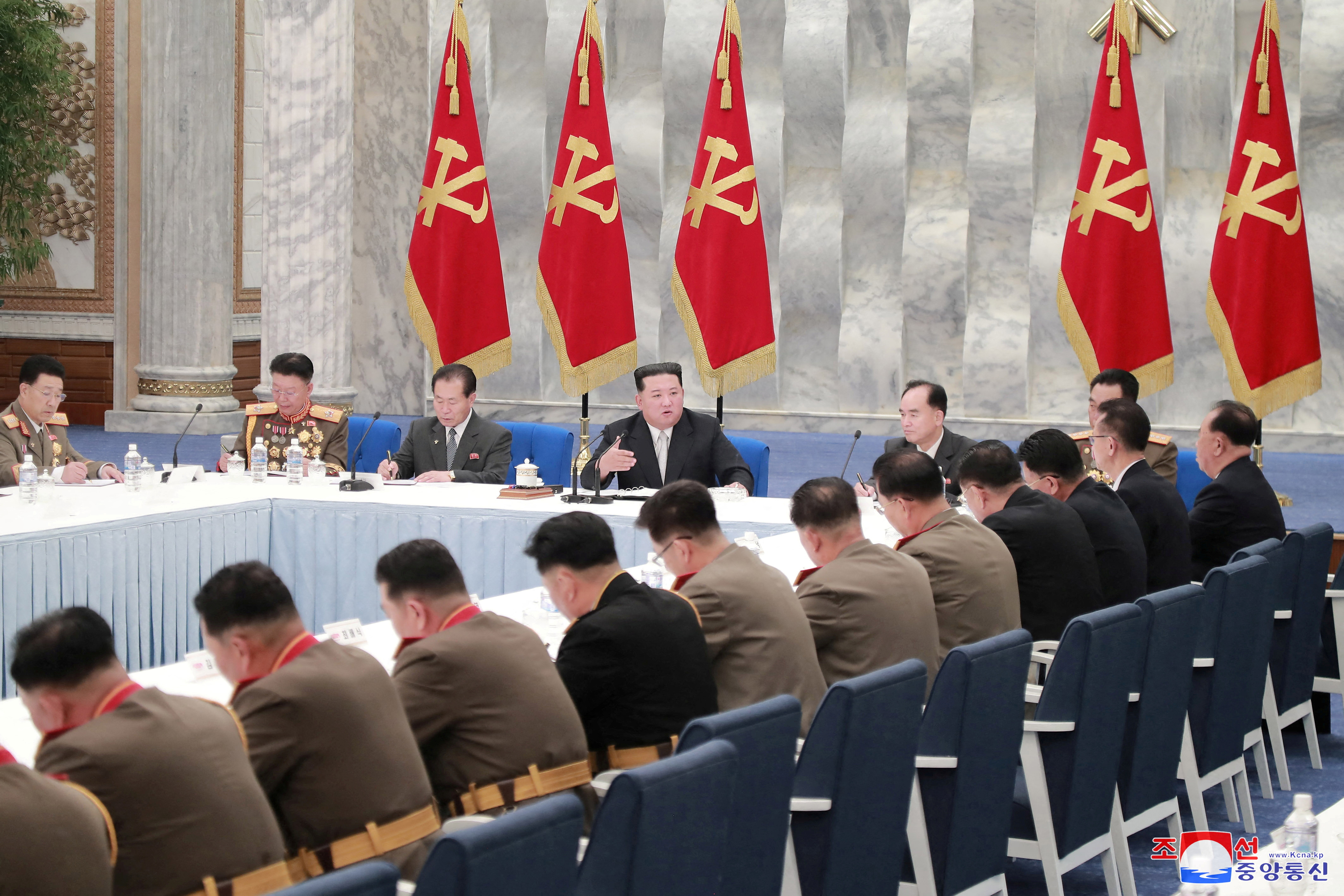 Kim Jong-un supervisó una reunión militar en medio de las alertas internacionales por un posible ensayo nuclear