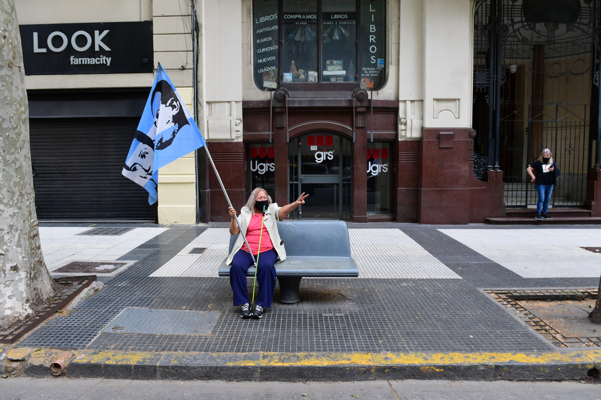 Gente que no está afiliada a los sindicatos participantes se sumó a la marcha