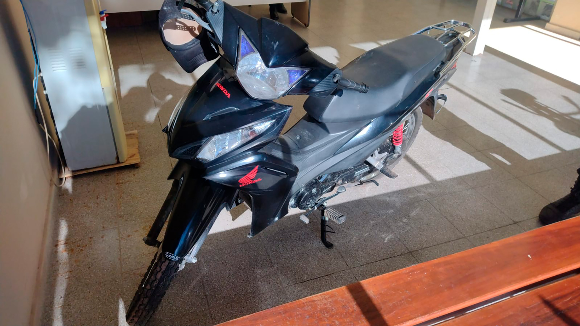 La moto en la que circulaba la víctima