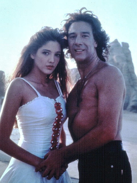 Fernando Allende acompañado de la también mexicana Adela Noriega en una escena de la telenovela María Bonita (1995)