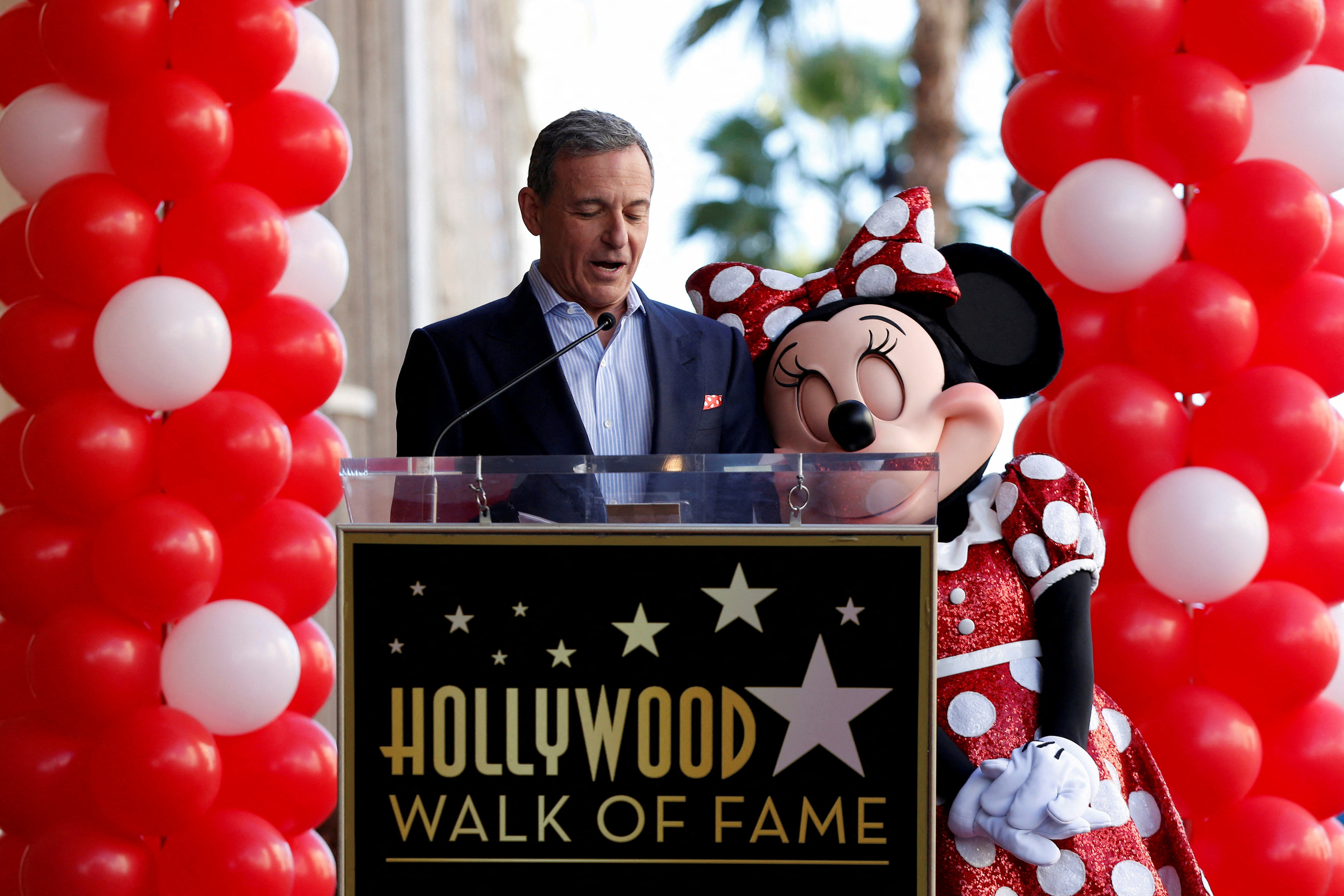 Las acciones de Disney suben con fuerza tras el anuncio del regreso de Bob Iger para liderar la compañía