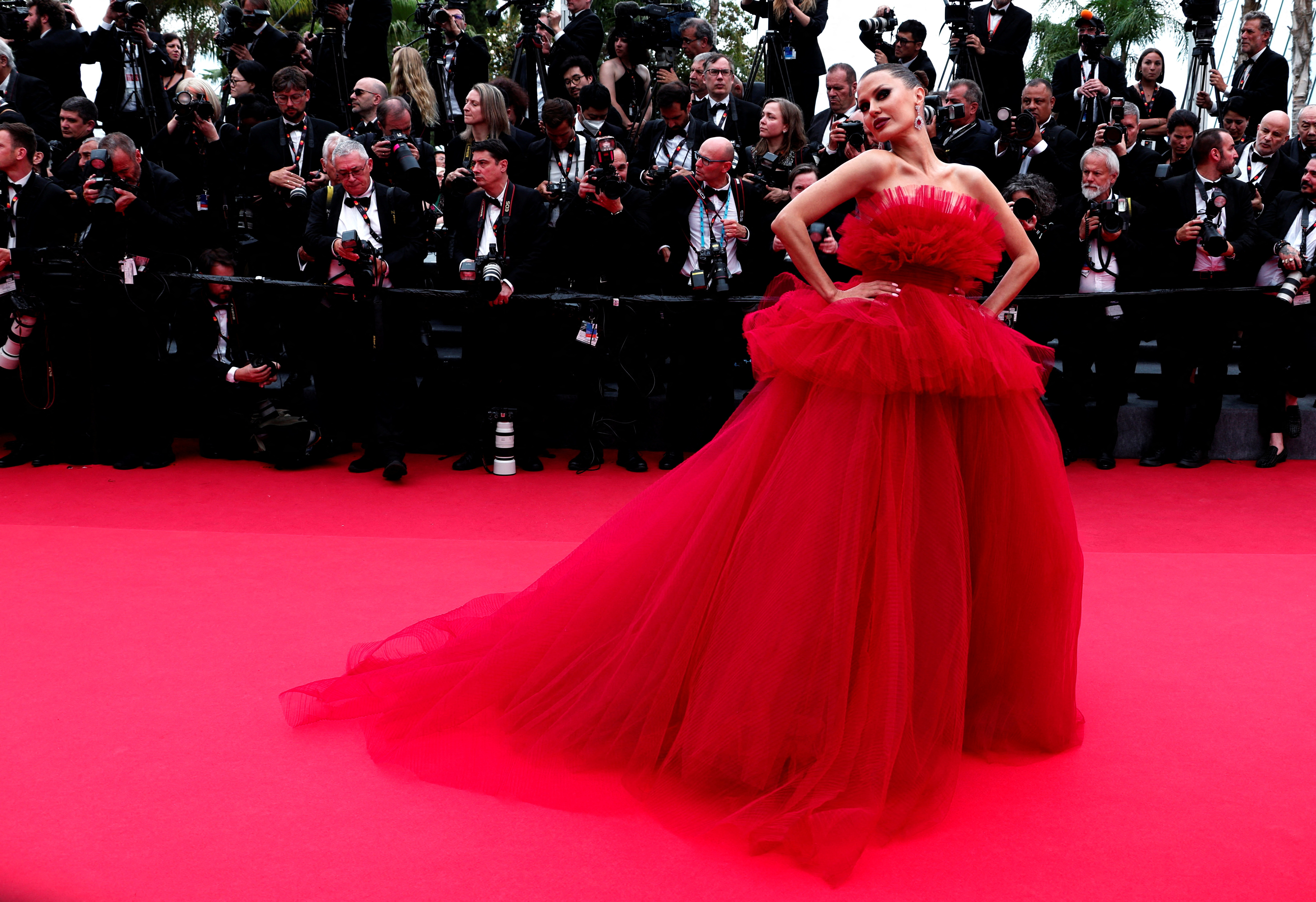 Victoria Bonya posa posa en la alfombra roja de la 76º Festival de Cine de Cannes -
 REUTERS/Gonzalo Fuentes IMÁGENES TPX DEL DÍA