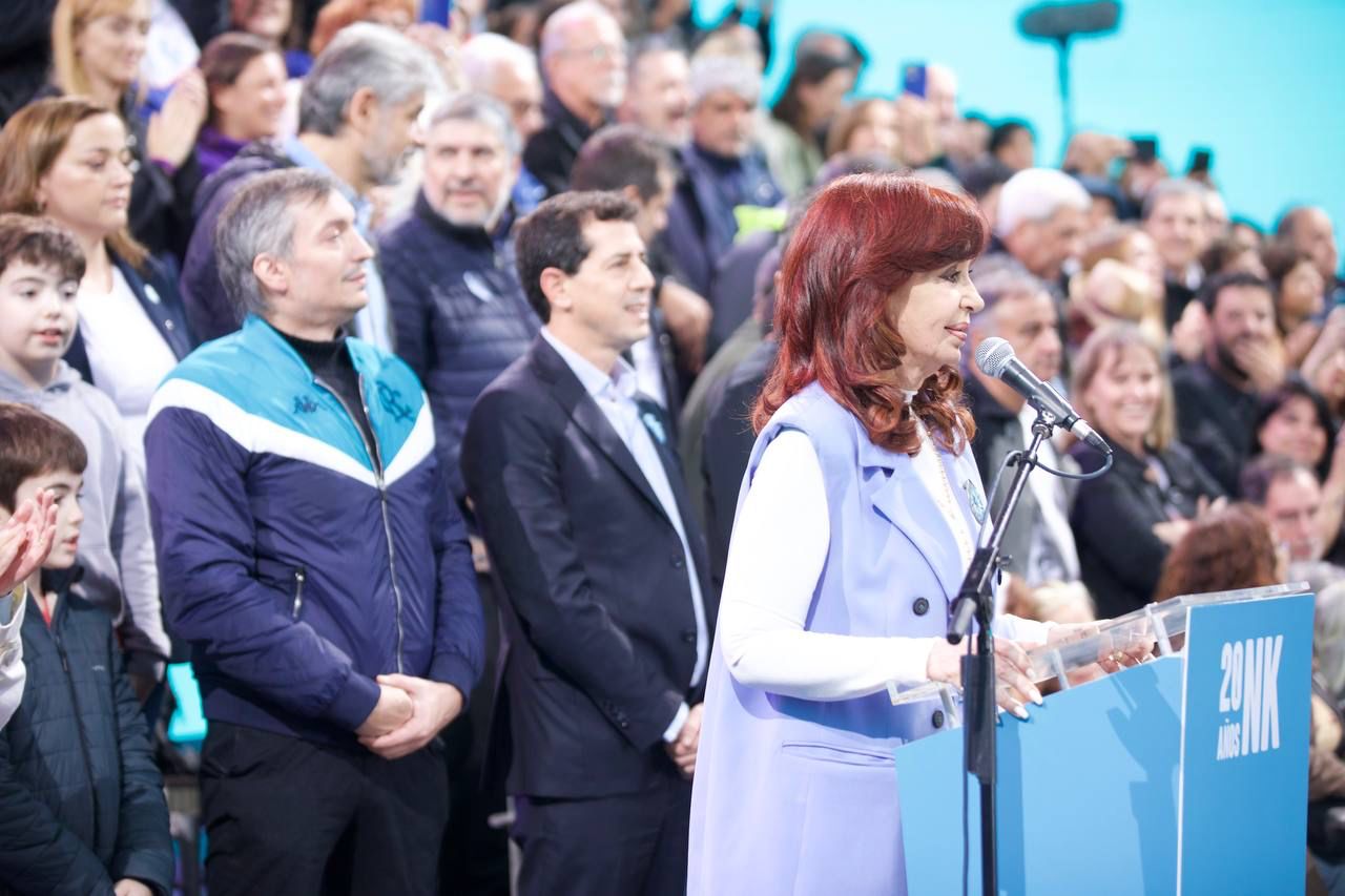 En una de sus afirmaciones más resonantes, Cristina Kirchner sostuvo: “A pesar de los errores y diferencias, este gobierno es infinitamente mejor que lo hubiera sido otro de Macri”