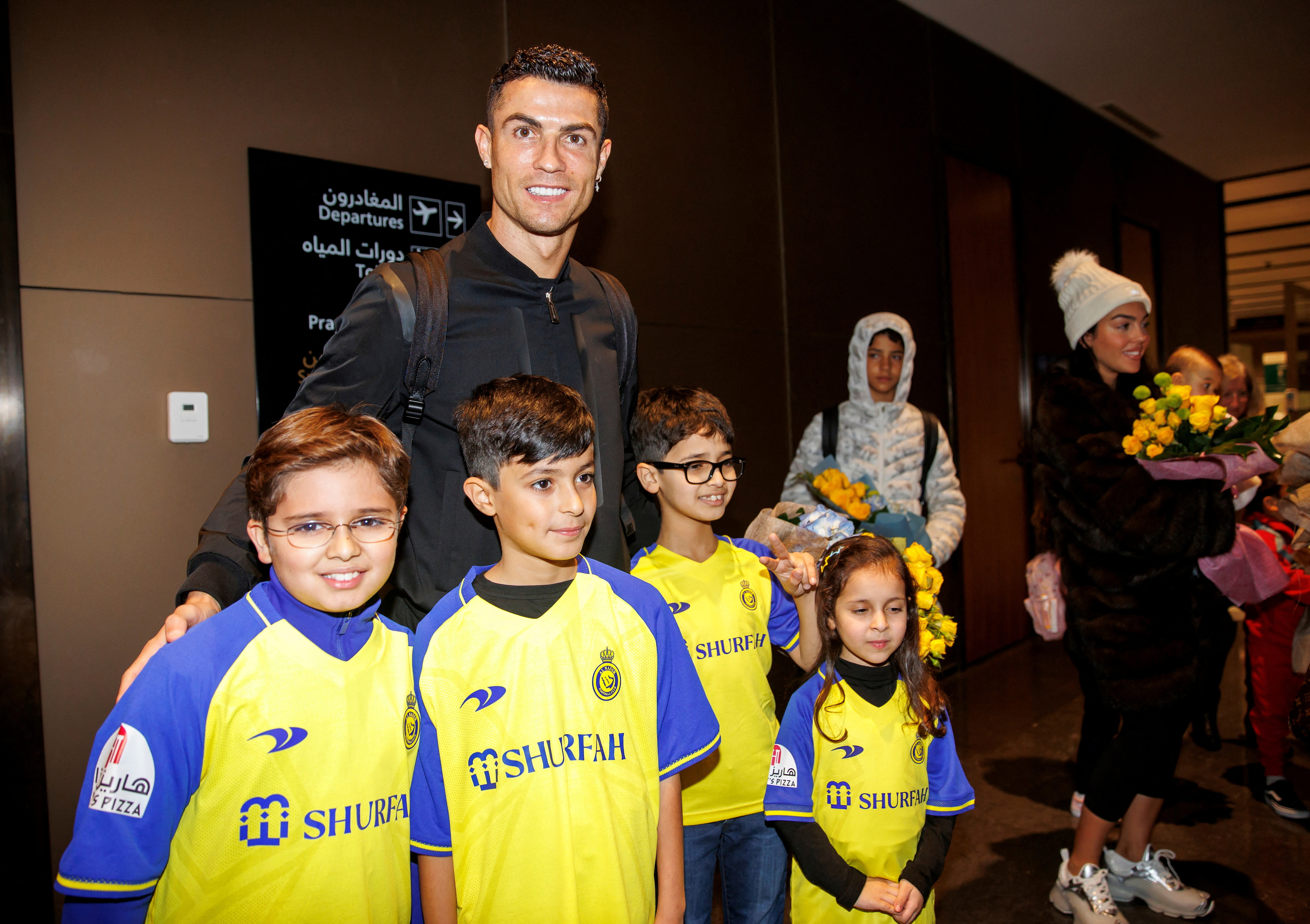 Cristiano Ronaldo llegó a Arabia Saudita para firmar con el Al Nassr: el mensaje que encendió a los fanáticos, una recepción especial y la fiesta de bienvenida