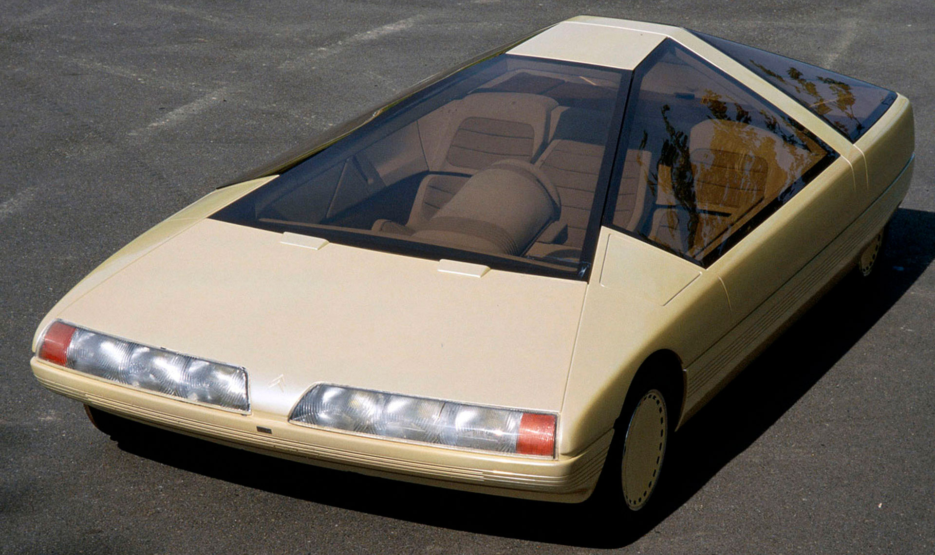 Citroën Karin, probablemente el protitipo perfecto entre el concepto de auto de los 70, anclado en el exterior, y de los 80 donde todo era tecnología