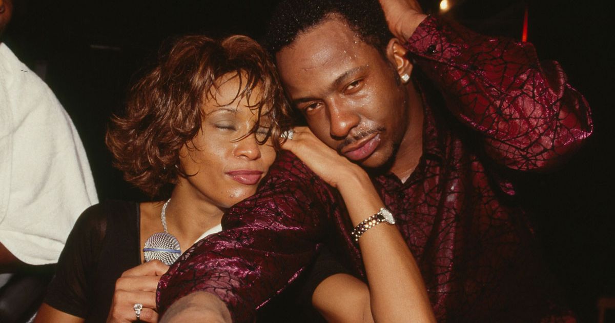 Whitney Houston y Bobby Brown se casaron en 1992 y un año después el rapero enfrentó cargos por violencia de género contra su esposa