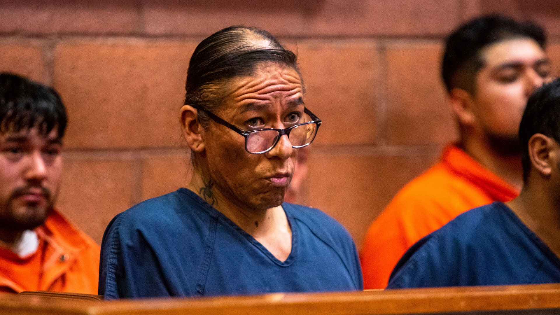 Nathan Chasing Horse sentado en una sala del tribunal, el lunes 6 de febrero de 2023, en North Las Vegas, Nevada (Foto AP/Ty O'Neil)
