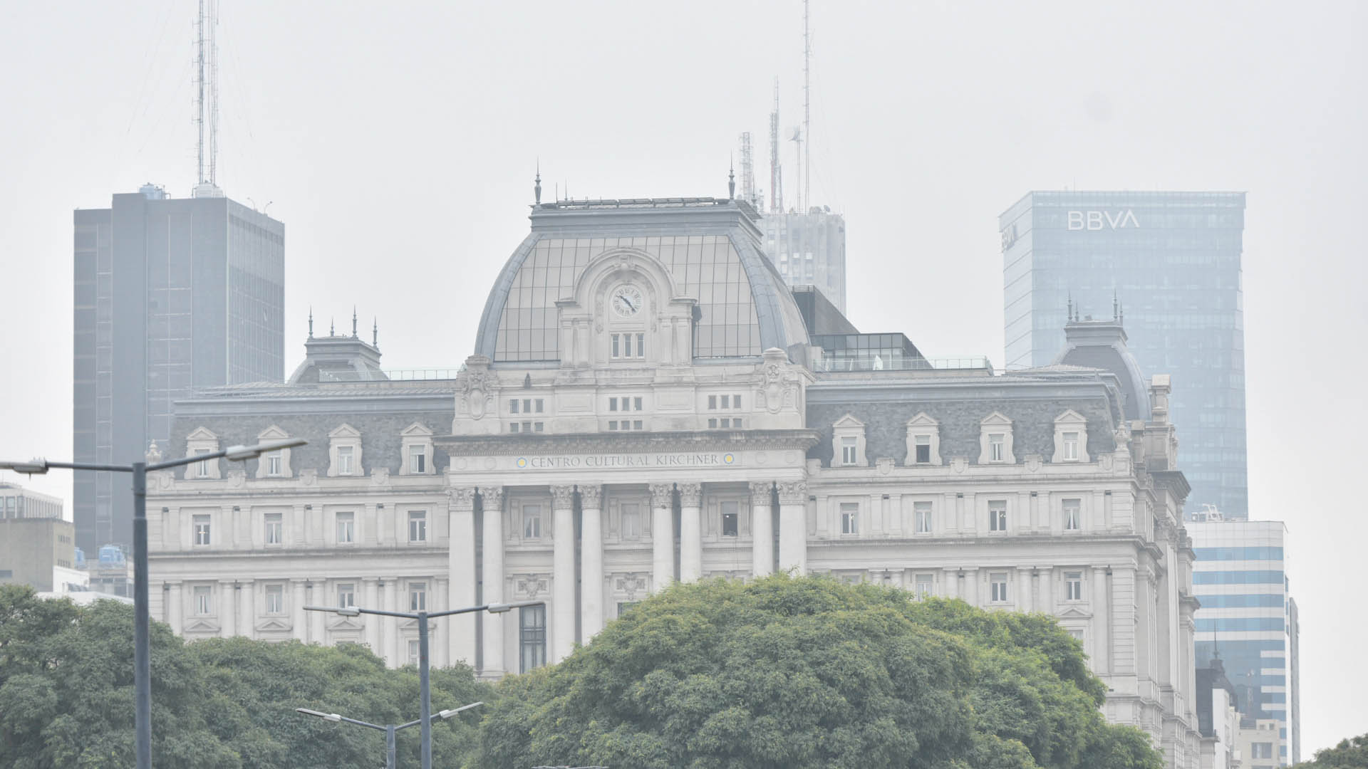 Nueva jornada con humo y olor a quemado en la Ciudad de Buenos Aires ...