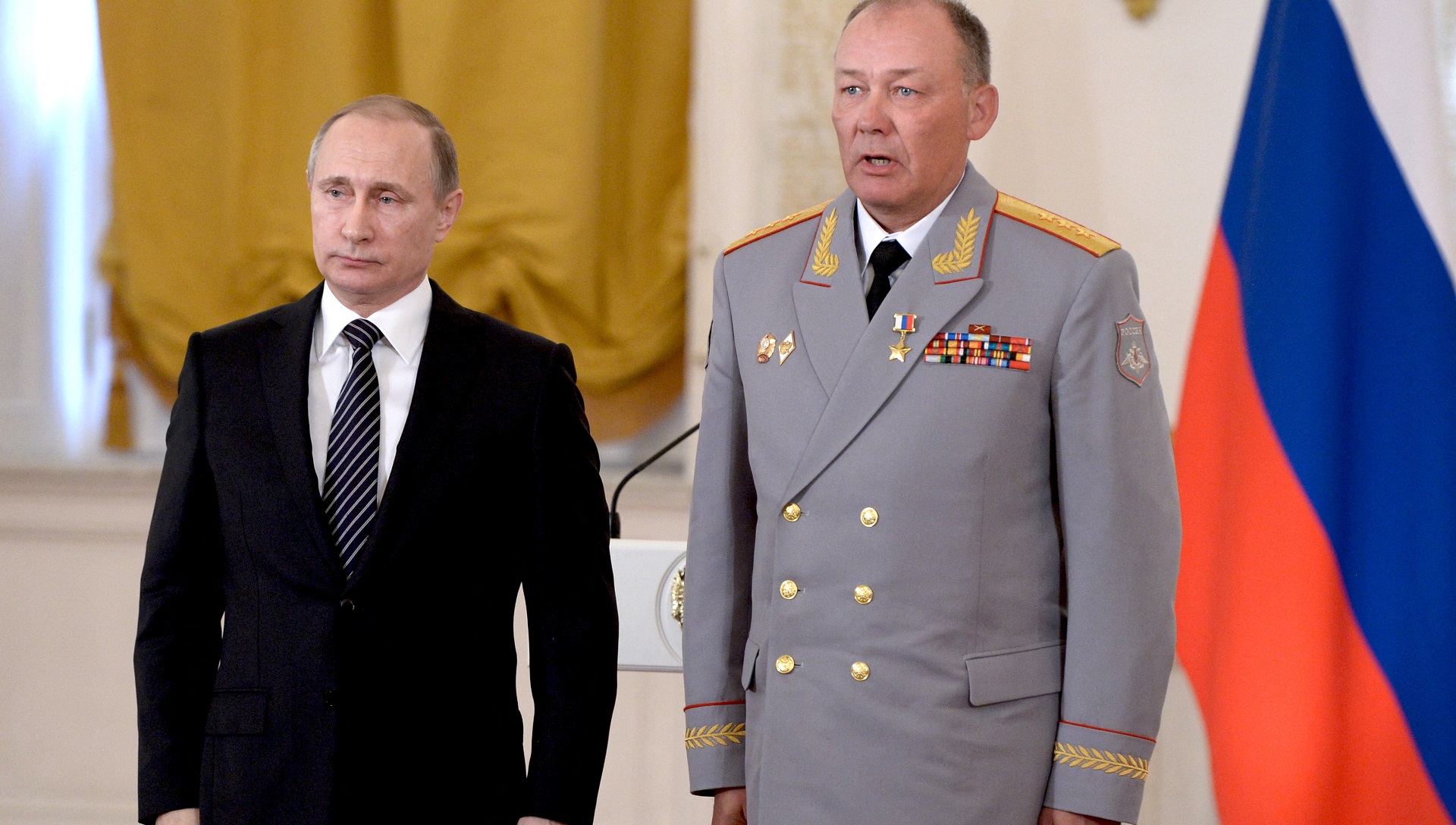 Vladimir Putin y Alexander Dvornikov en una foto de archivo de 2016 (Reuters)
