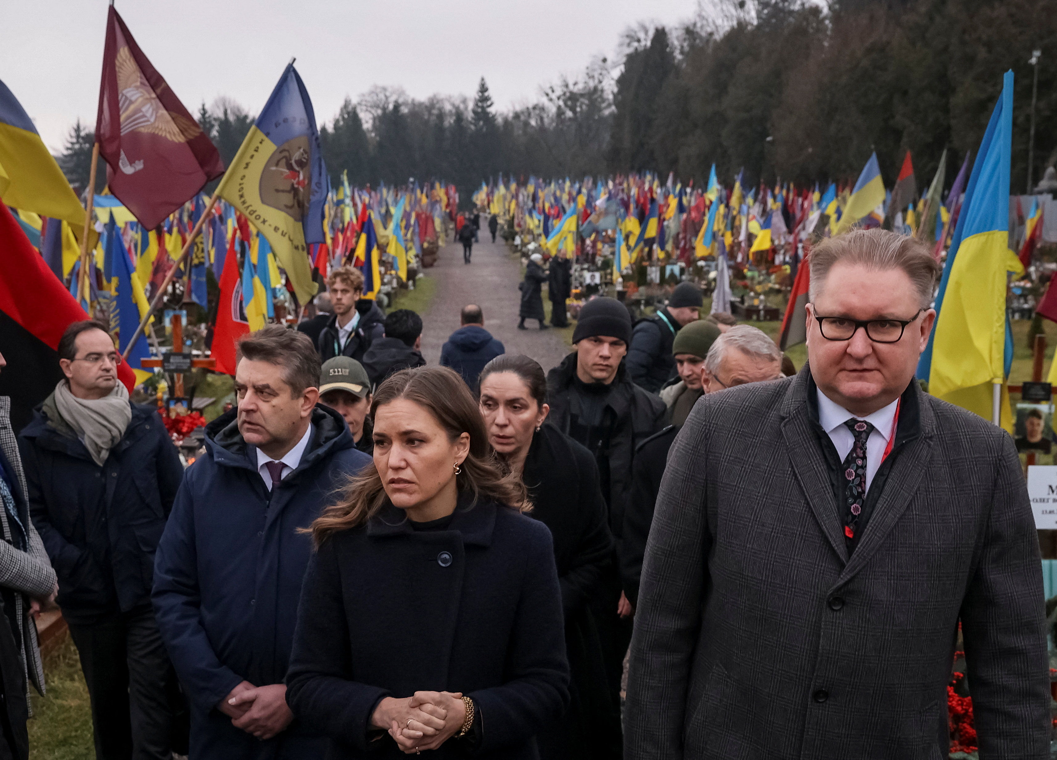 Wall Street cotiza mixto tras el recorte de tasas de la Fed y la caída de Oracle por dudas sobre inversiones en IA