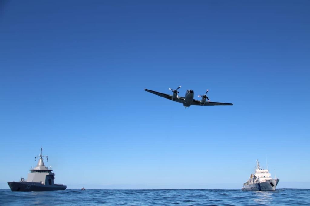 El Comando Conjunto Marítimo cuenta con medios navales, aeronavales y aeroespaciales