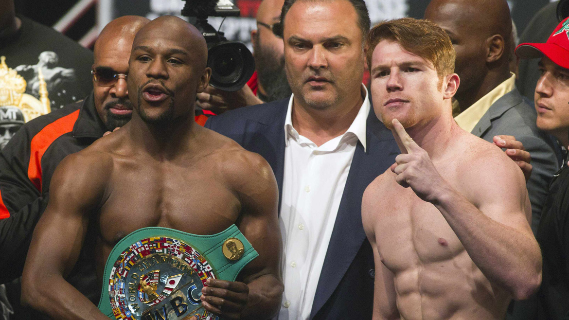 La otra ocasión que Álvarez perdió una pelea fue contra Floyd Mayweather.