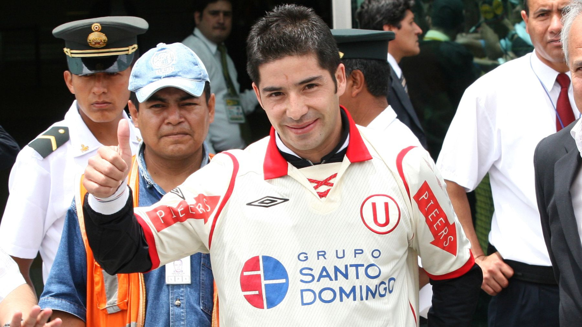 Cristián Álvarez played 14 games and scored one goal with Universitario.