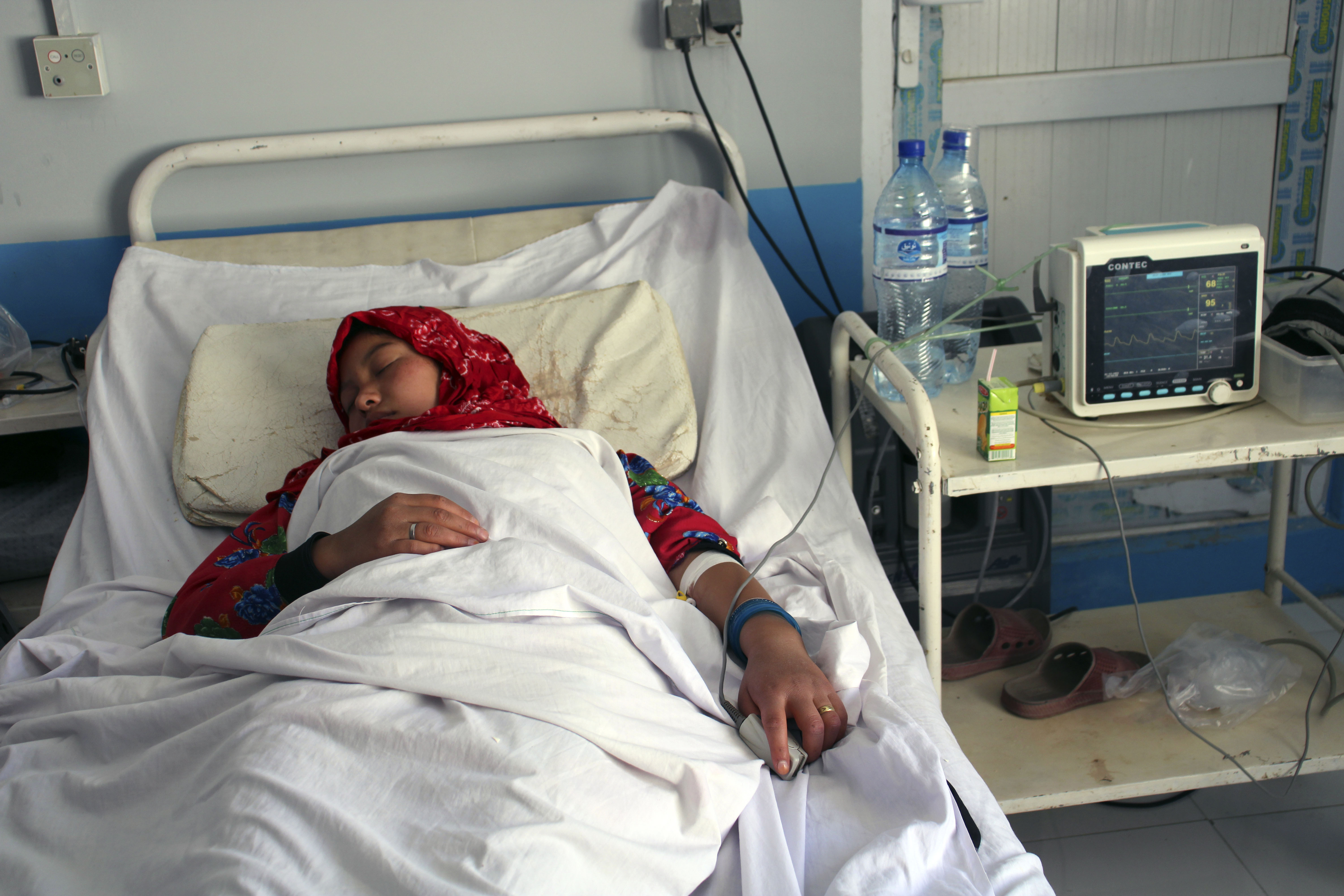La Unión Europea exhortó a las autoridades afganas a investigar el “atroz” envenenamiento de 77 niñas en escuelas