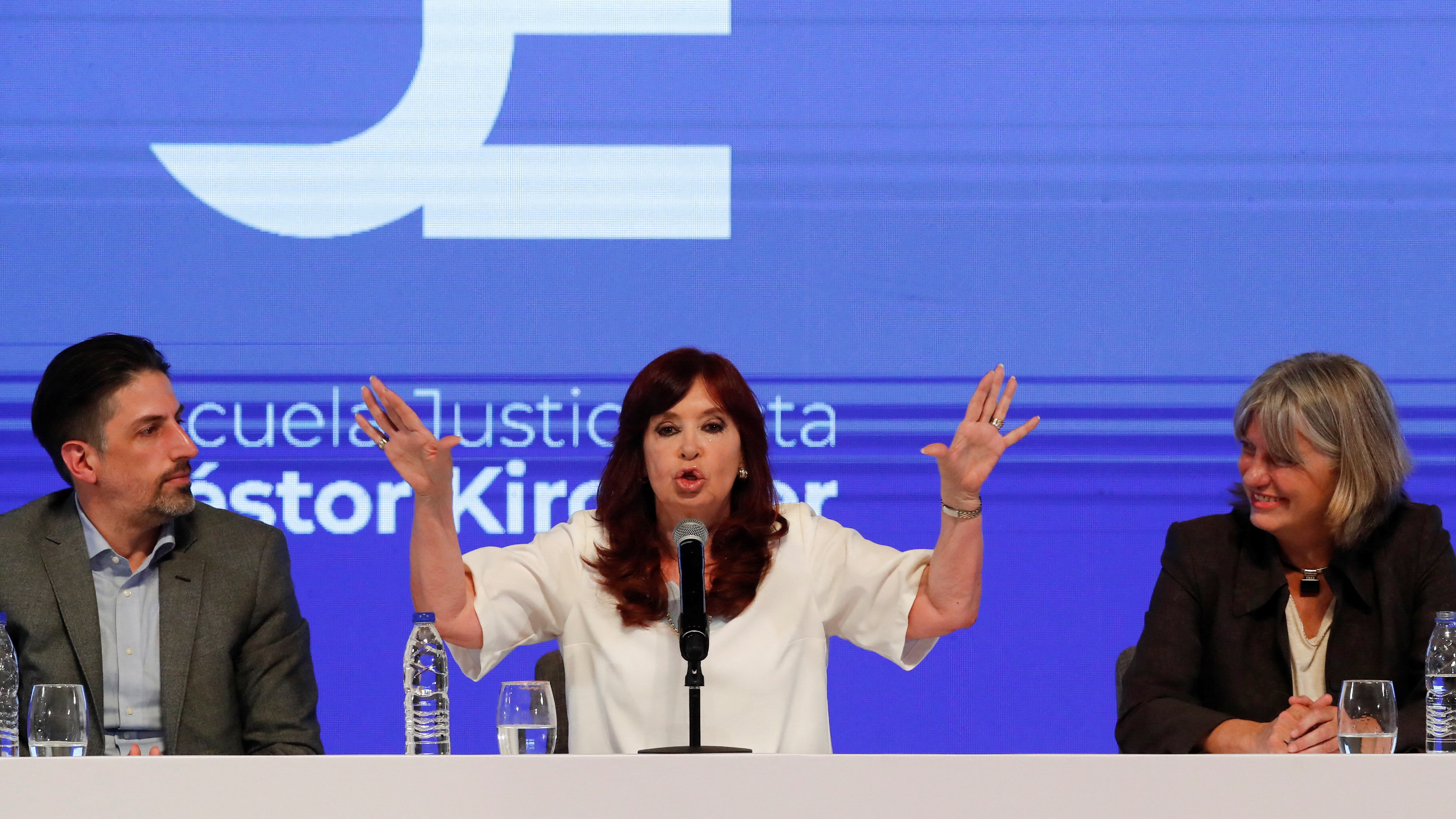 En un acto en La Plata, Cristina Kirchner cuestionó la dolarizacón (REUTERS/Agustin Marcarian)