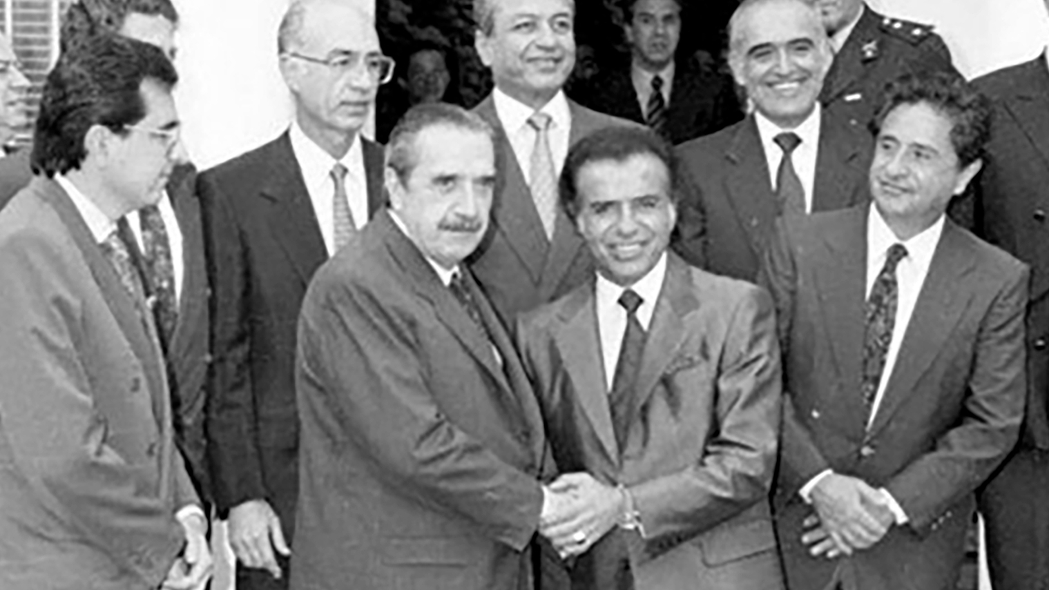 La historia secreta del Pacto de Olivos, el acuerdo entre Menem y Alfonsín que hizo posible la reelección 