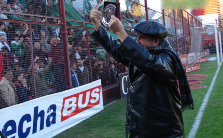 Con Gimnasia llegó a la última fecha como único puntero, perdió con Independiente y San Lorenzo salió campeón.