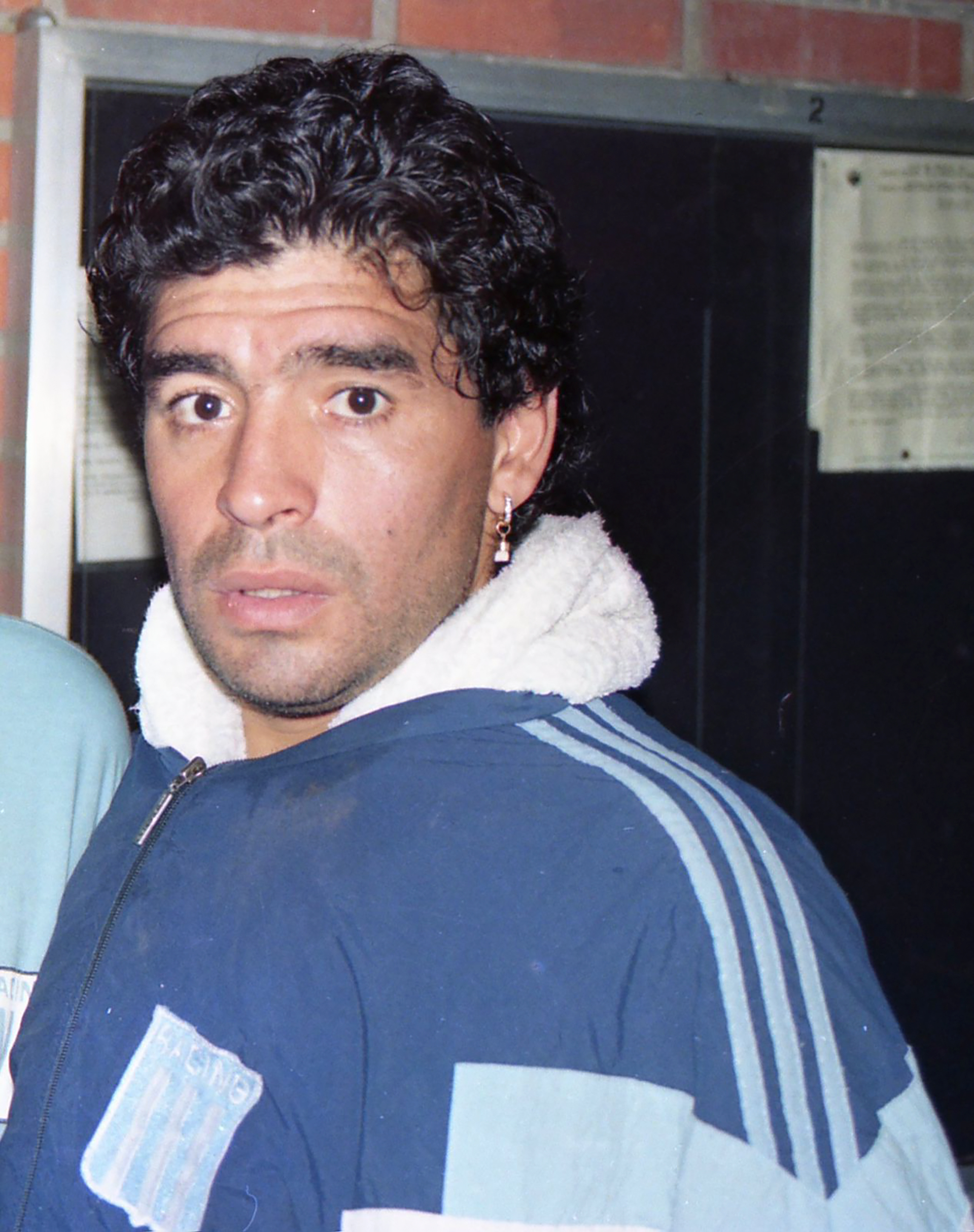 A partir de imágenes realizadas por medio de la inteligencia artificial Maradona joven y Maradona campeón del 86 establecerán contacto  