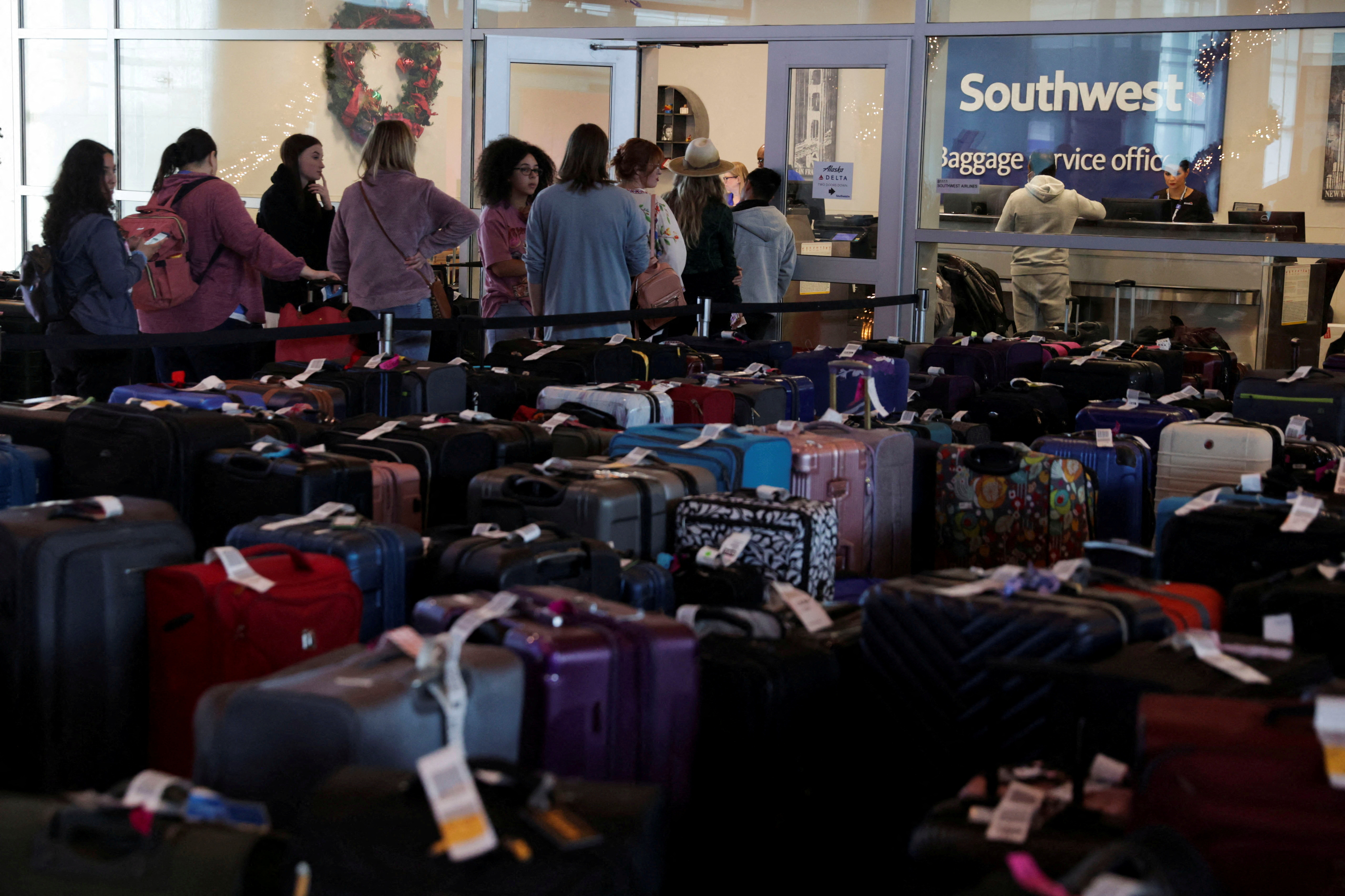 Southwest Airlines canceló casi 17.000 vuelos en diciembre durante una falla en el servicio (REUTERS/Shelby Tauber/File Photo)