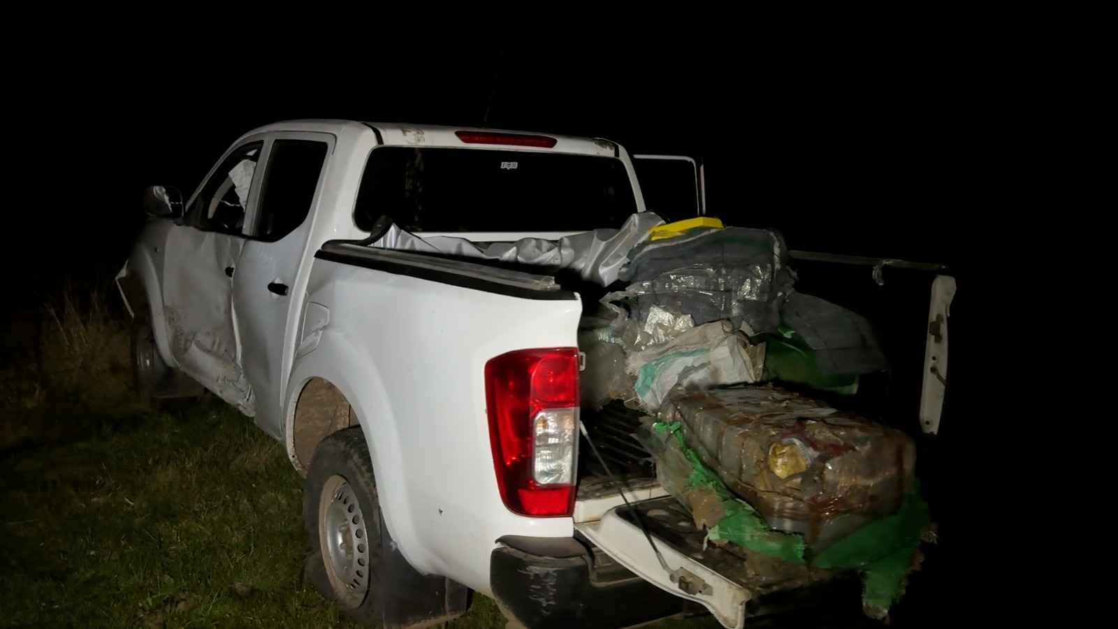 Una avioneta arroj&oacute; m&aacute;s de 400 kilos de droga sobre un campo de Uruguay y desat&oacute; operativo contra una banda narco