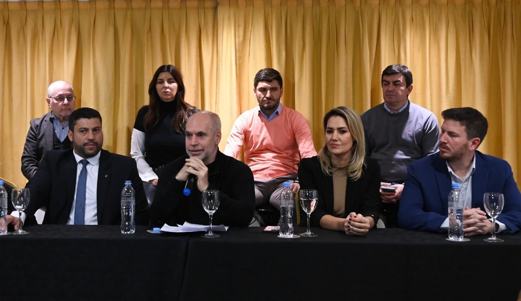 Horacio Rodríguez Larreta, en Rosario, con Carolina Losada, Federico Angelini y Gabriel Chumpitaz
