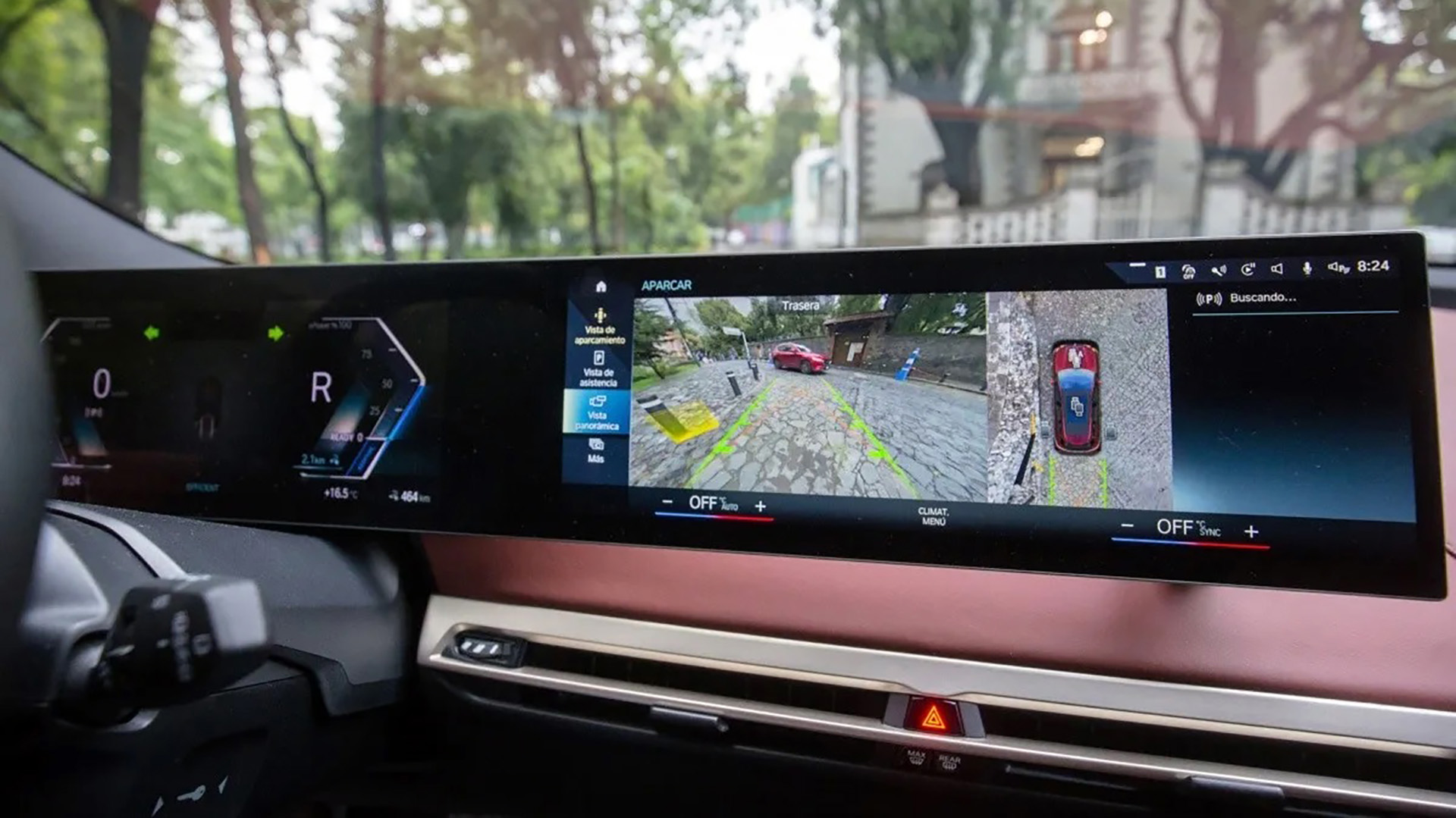Las grandes pantallas en los autos modernos, permiten que las cámaras traseras tengan mucha mayor influencia en maniobras como el estacionamiento