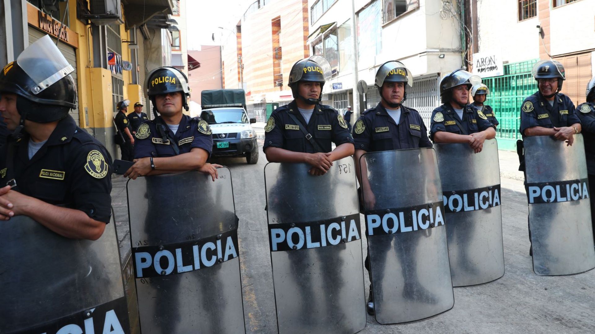 La Policía Nacional del Perú es por el momento la única fuerza encargada del orden interno. | Andina