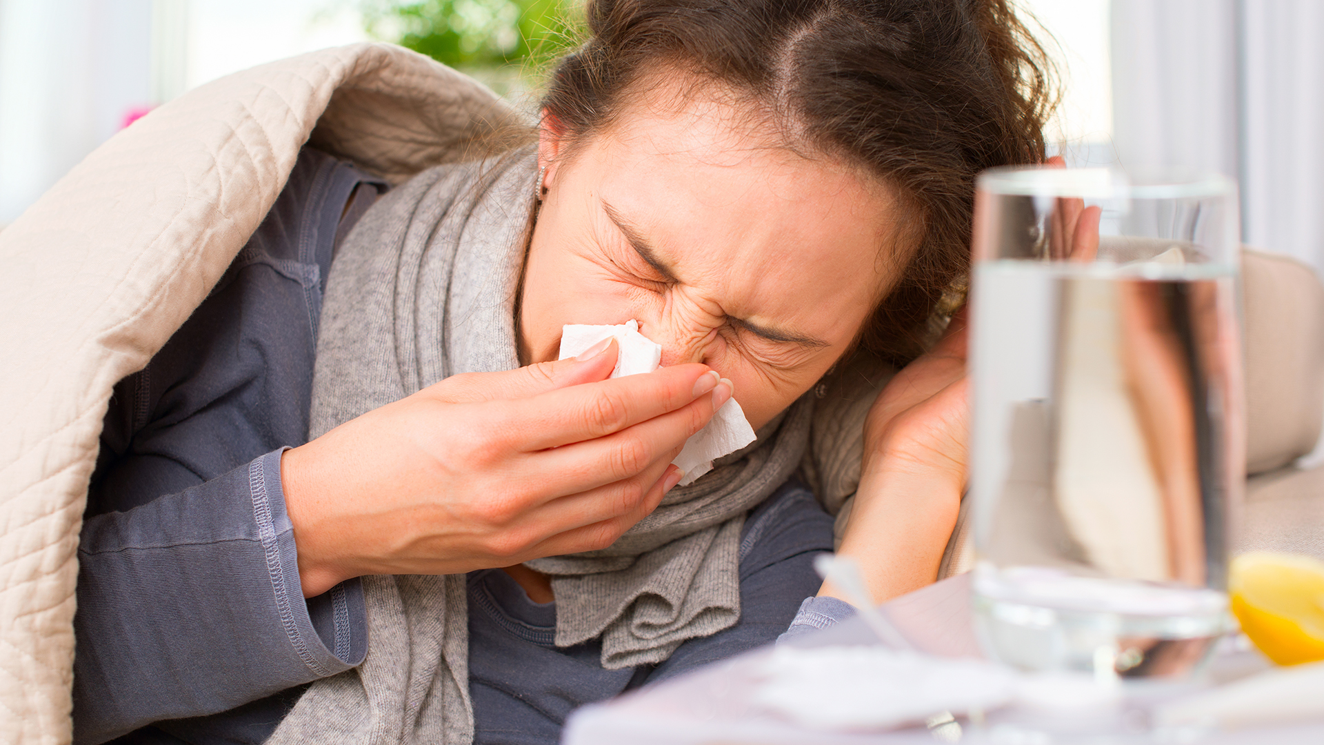Algunos síntomas de la alergia, el resfrío, la gripe y el COVID-19 pueden parecerse (Shutterstock)