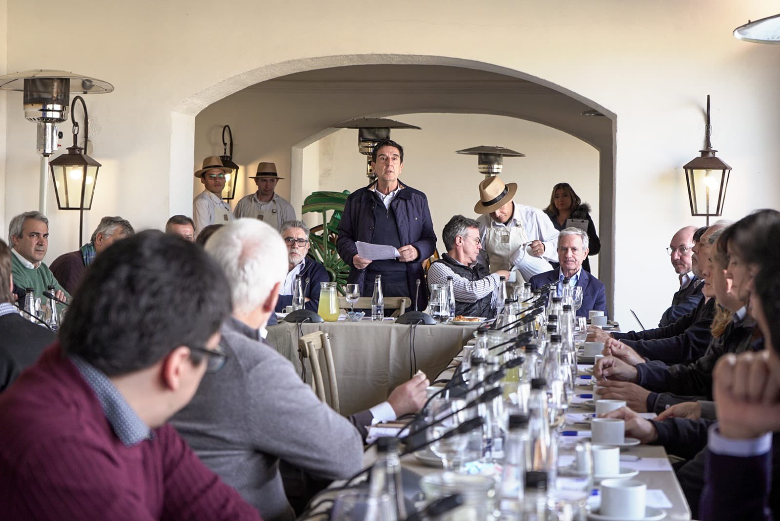 Por la mañana, Carlos Melconian reunió al equipo y terminó de hilvanar y homogeneizar las propuestas que luego presentó a los socios de la Fundación Mediterránea