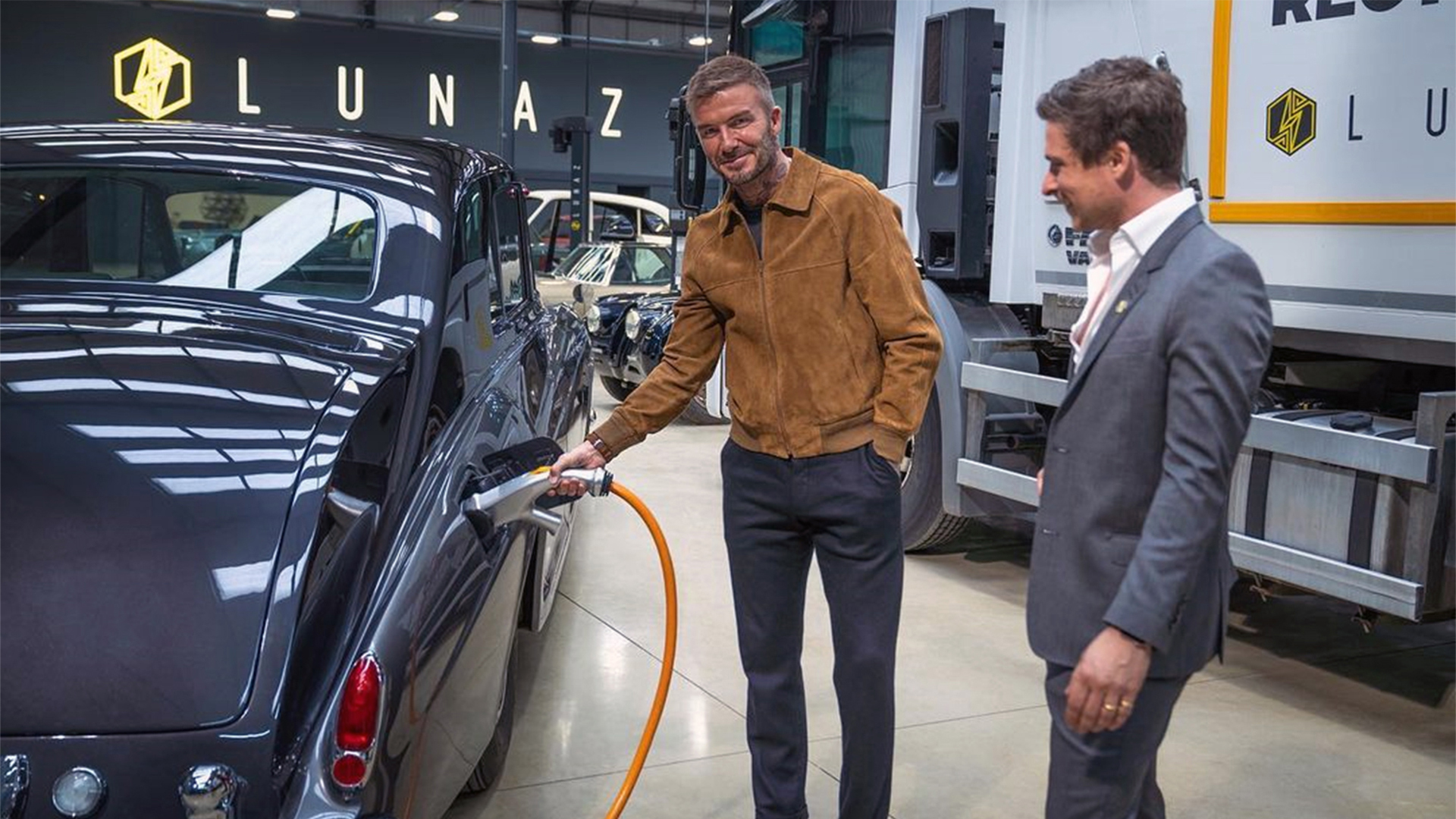 David Beckham se ha convertido en inversor de la empresa Lunaz hace dos años, cuando comenzó la conversión de autos clásicos a la propulsión eléctrica