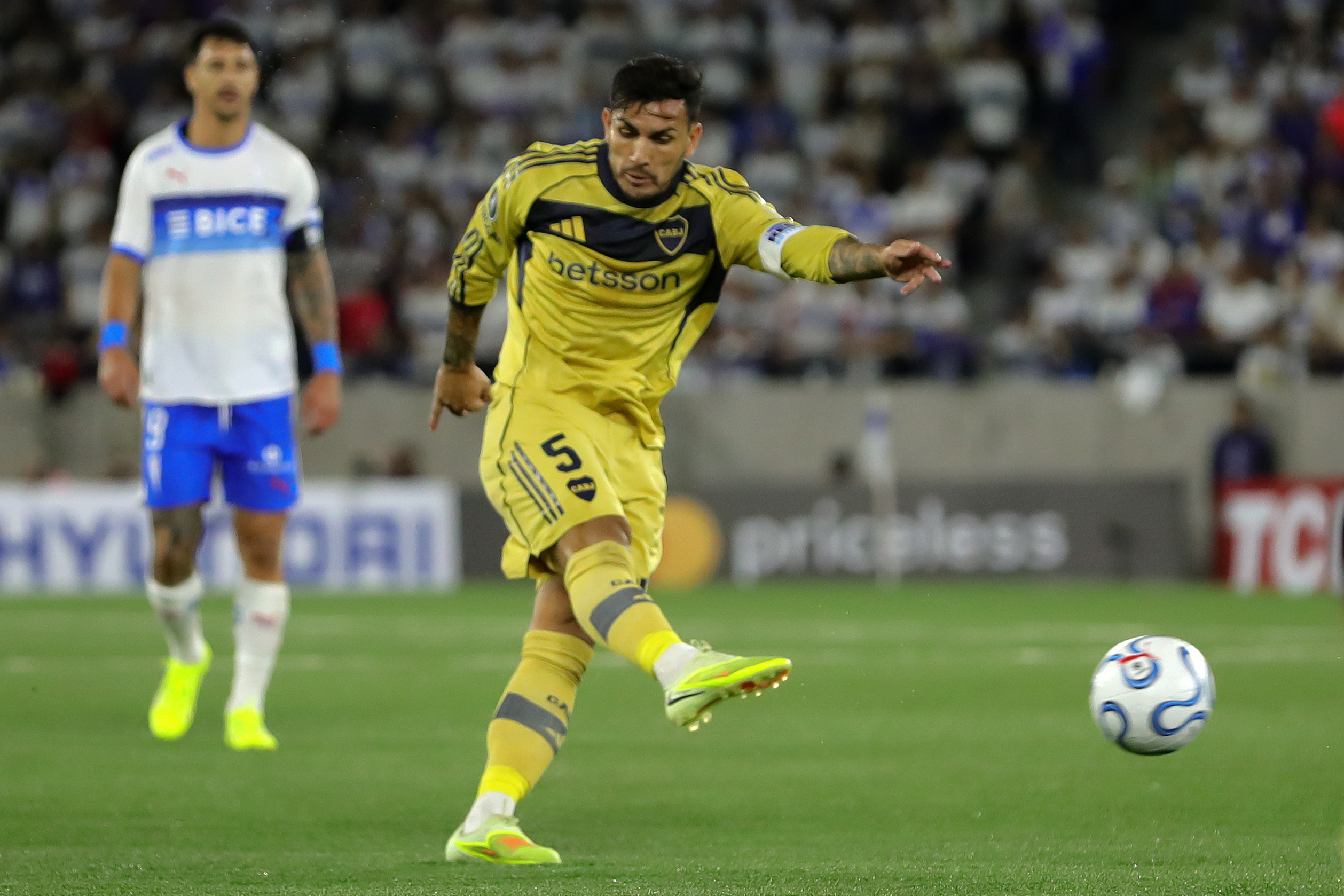 Boca Juniors venci&oacute; 2-1 a la Universidad Cat&oacute;lica en Chile en su estreno por el Grupo D de la Copa Libertadores