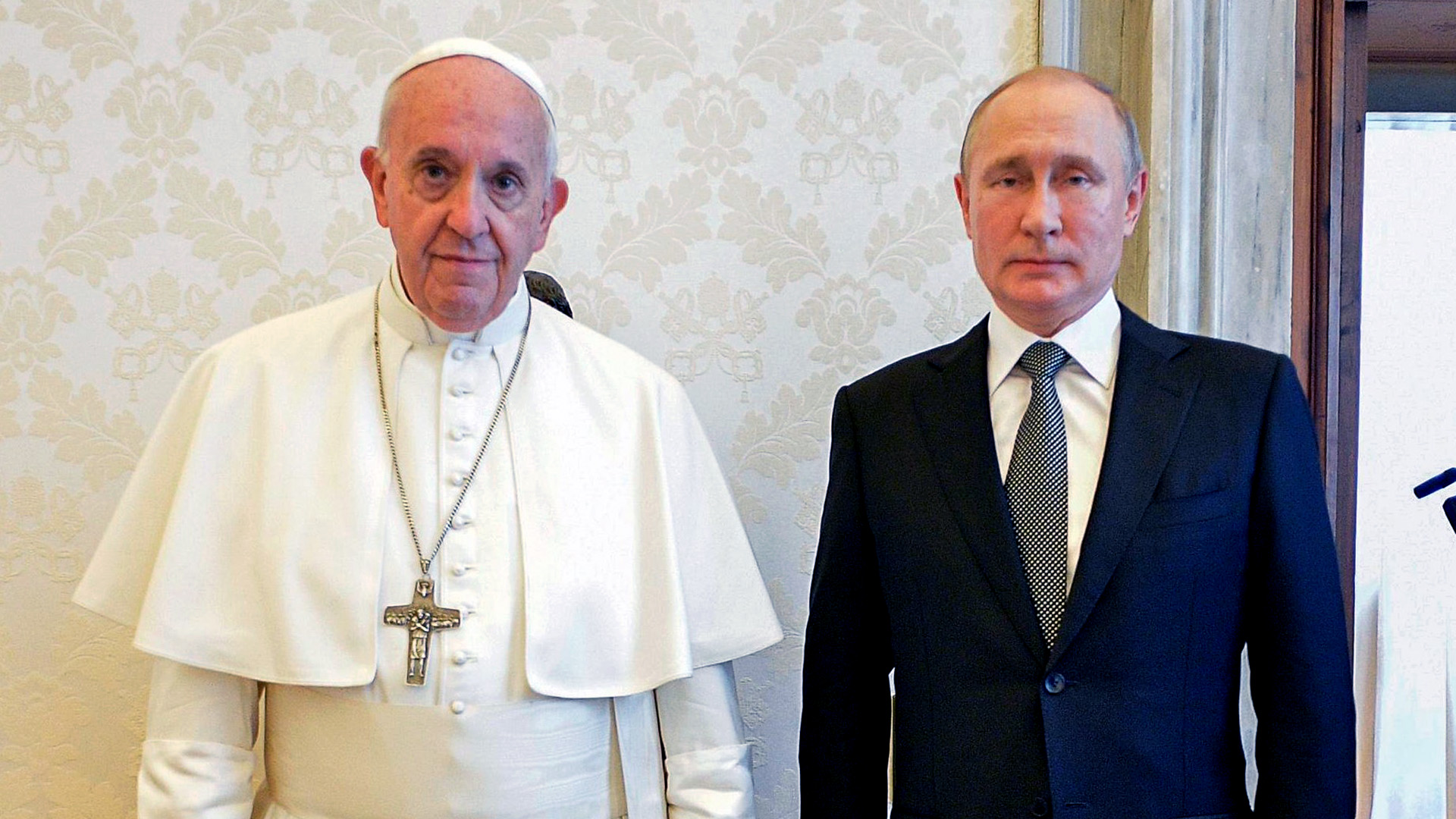 Putin ha visitado al Papa en el Vaticano, pero ahora Francisco se ha distanciado por la invasión a Ucrania (Reuters)