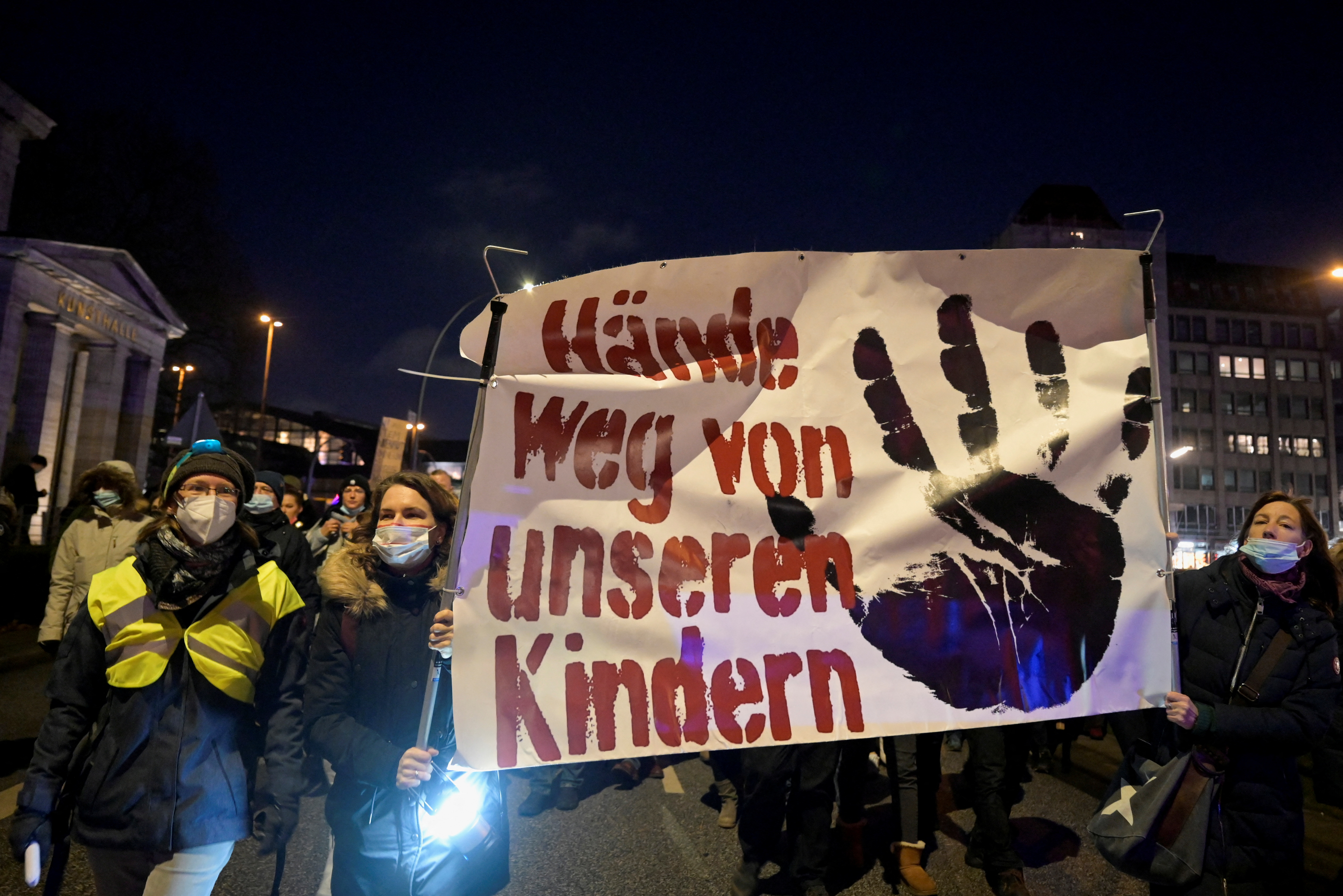Manifestantes contras los confinamientos en Alemania (REUTERS/Fabian Bimmer)