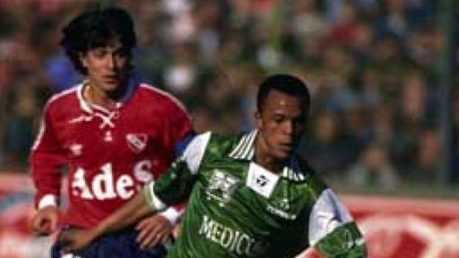 Lo confund&iacute;an con un m&eacute;dico y sorprendi&oacute; al f&uacute;tbol argentino con un golazo: la historia del &uacute;nico sudafricano que jug&oacute; en el pa&iacute;s  