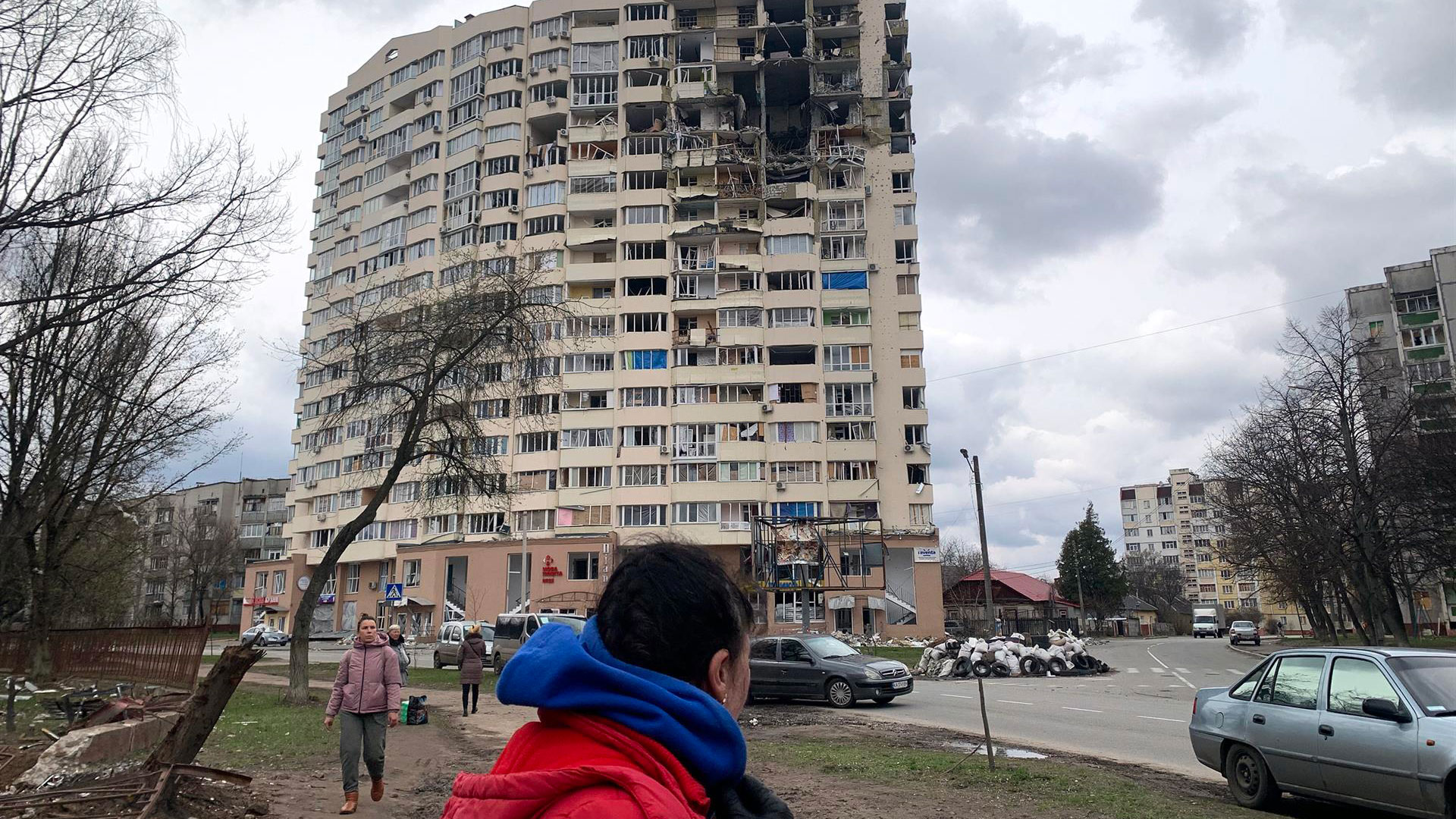 Un edificio afectado por los ataques rusos en Chernígov