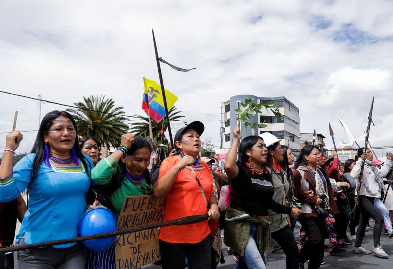 Women from different indigenous organizations participate in a demonstration demanding the reduction of fuel and food prices and the end of police violence after almost two weeks of massive protests, in Quito, Ecuador June 25, 2022. (REUTERS / Karen Bull)