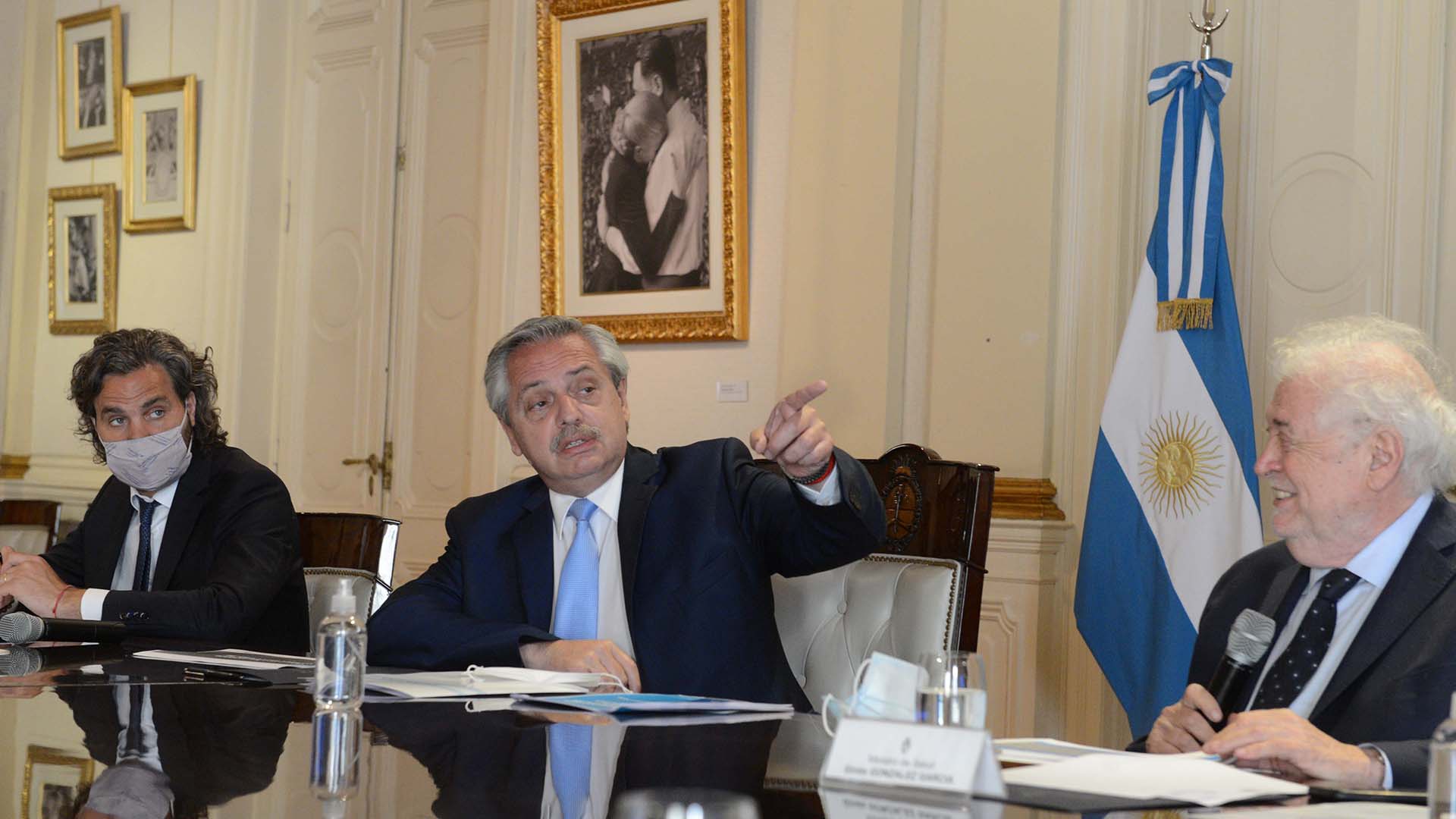 Alberto Fernández junto a Santiago Cafiero y Ginés González García en la reunión donde se terminó de definir el plan de vacunación (Presindencia de la Nación)