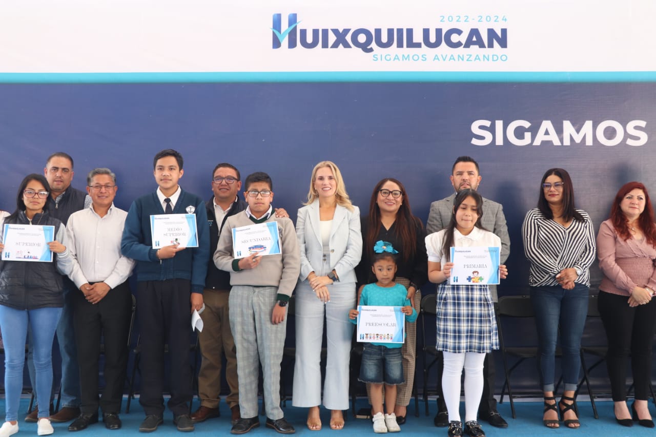 El gobierno de Huixquilucan inició con la entrega de 12 mil becas para estudiantes de todos los niveles educativos del municipio Foto: Gobierno de Huixquilucan