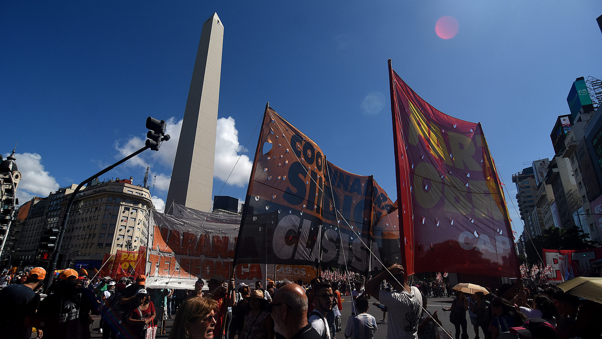 Militantes de izquierda se juntan en el Obelisco, a 47 años del golpe de Estado (foto: Nicolás Stulberg)
