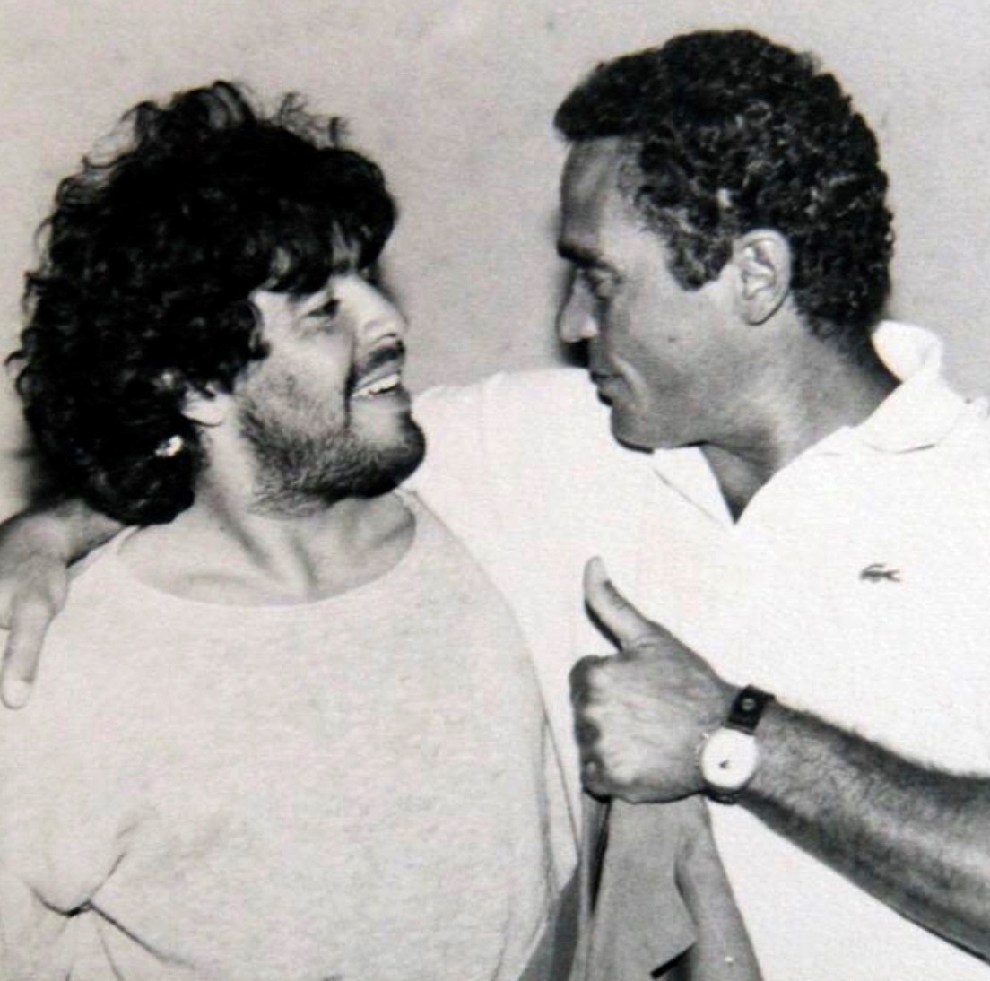 El técnico y ojeador italiano Gianni Di Marzio junto a Diego Armando Maradona (EFE)
