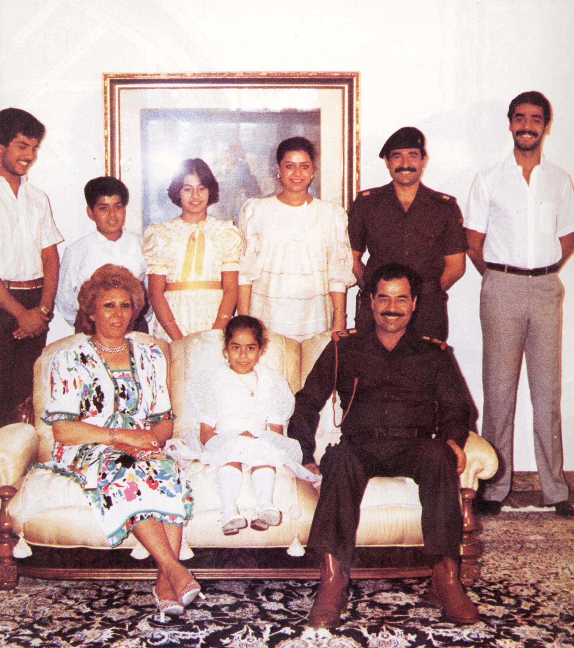 Con Sajida, Saddam Hussein tuvo cinco hijos, dos varones Uday y Kusay y tres mujeres, Raghad, Rana y Hala.En la foto junto a un primo y su yerno Hussain Kammel, quien fue asesinados por los herederos del tirano en 1996 (Getty Images)