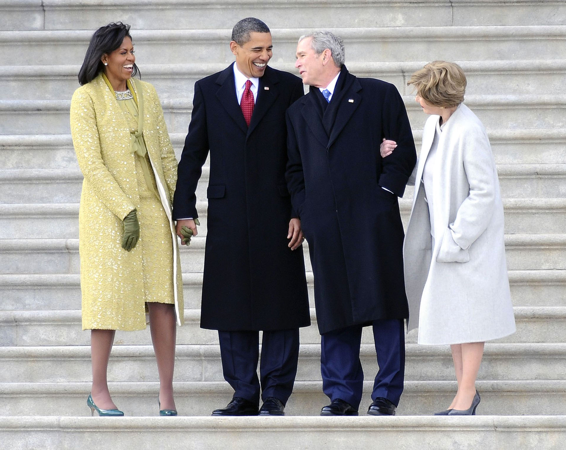 Michelle y Barack Obama el día de la asunción presidencial junto al presidente saliente George W. Bush y a su esposa Laura Bush en 2009 (Photo by Shutterstock (840553f))