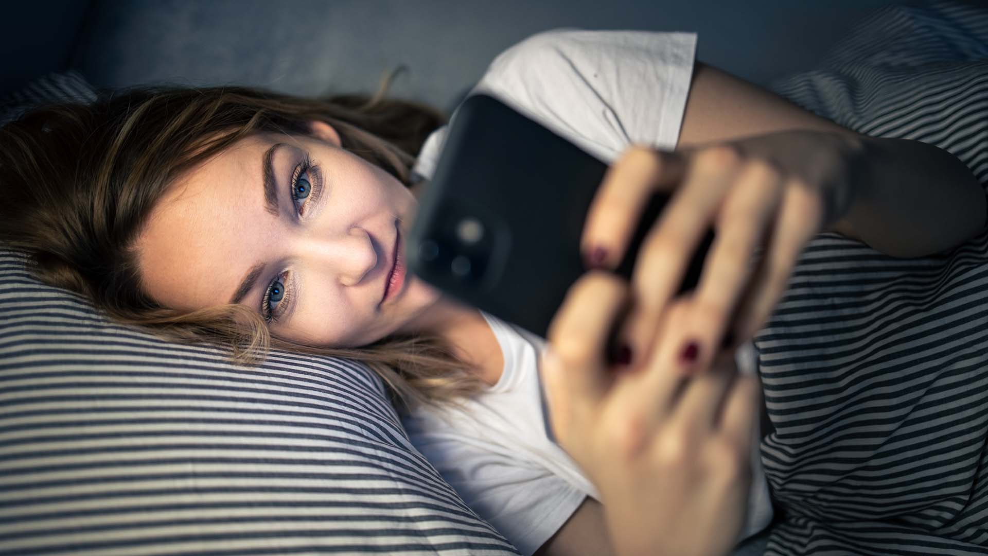 La Profeco recomienda vigilar el contenido que niños y adolescentes consumen en internet (Foto: Shutterstock)