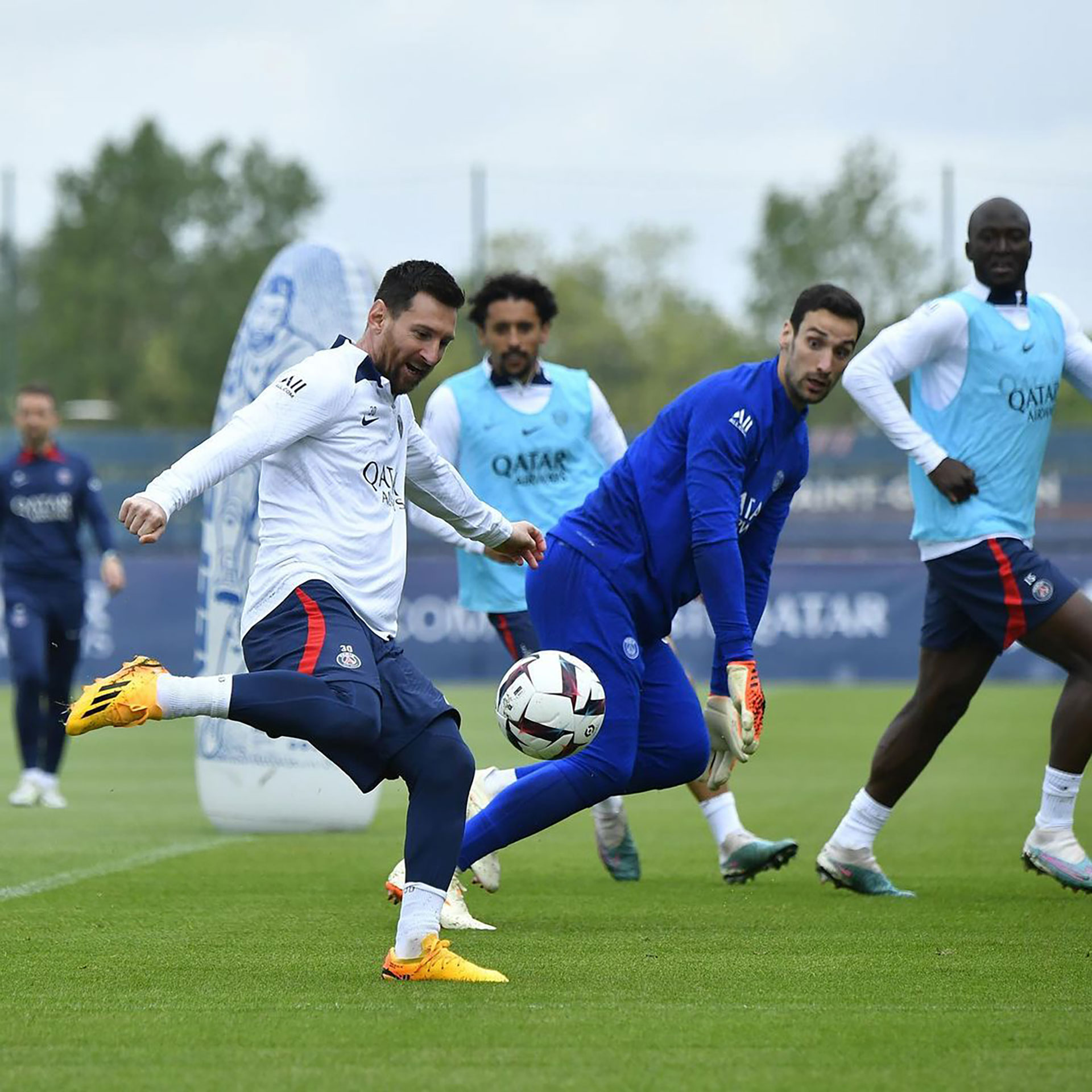 Messi en pleno entrenamiento con el PSG (@leomessi)