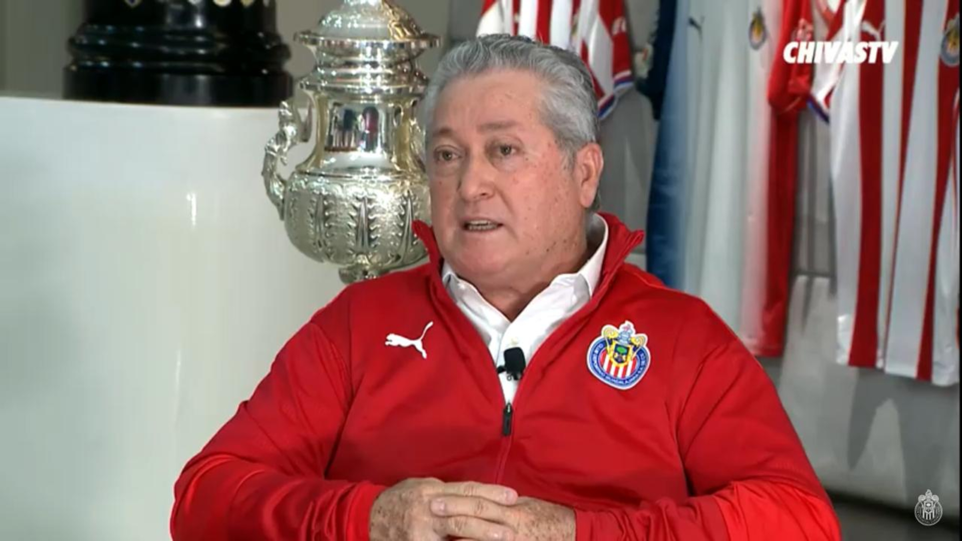 Con bombo y platillo fue presentado Víctor Manuel Vucetich (Foto: Captura de pantalla Chivas TV)